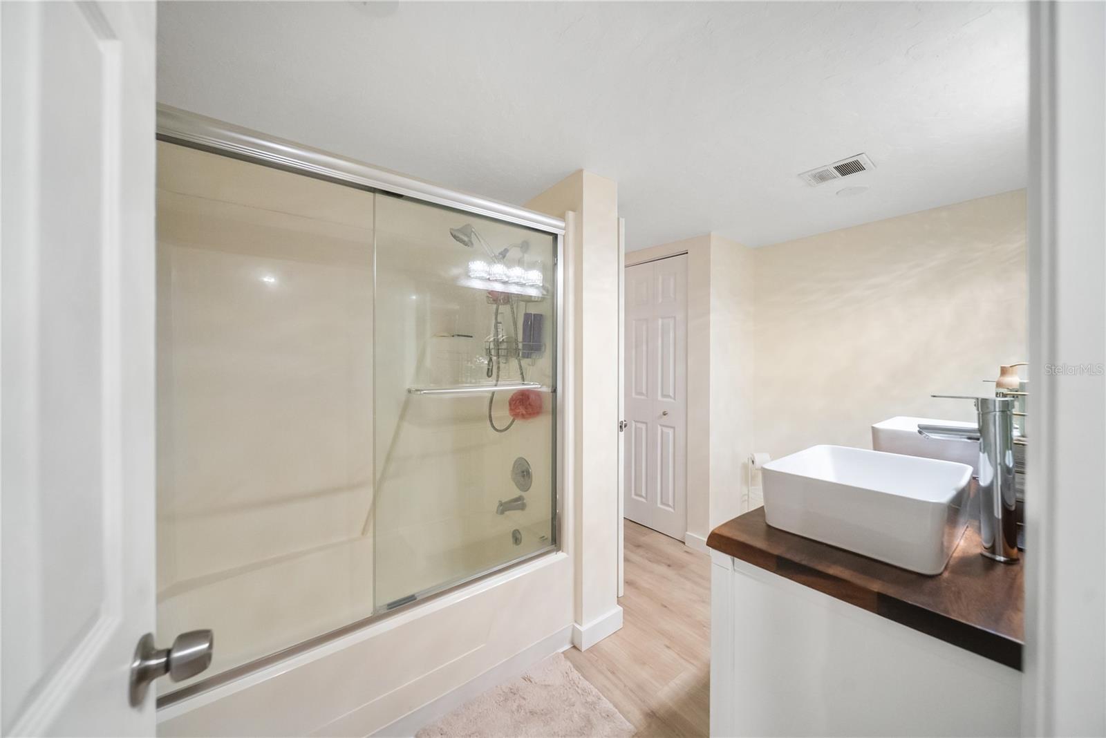 Listing photo id 38 for 3700 Osprey Avenue 118