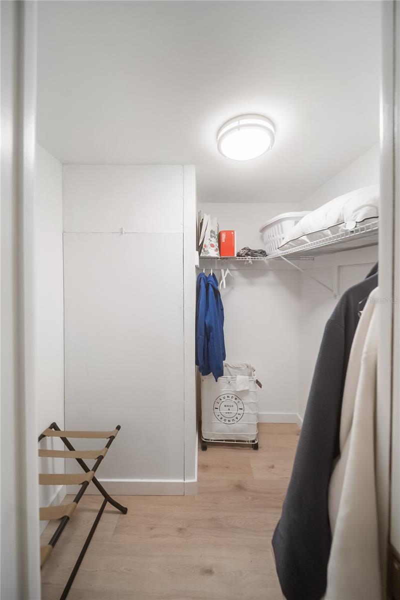 Listing photo id 41 for 3700 Osprey Avenue 118