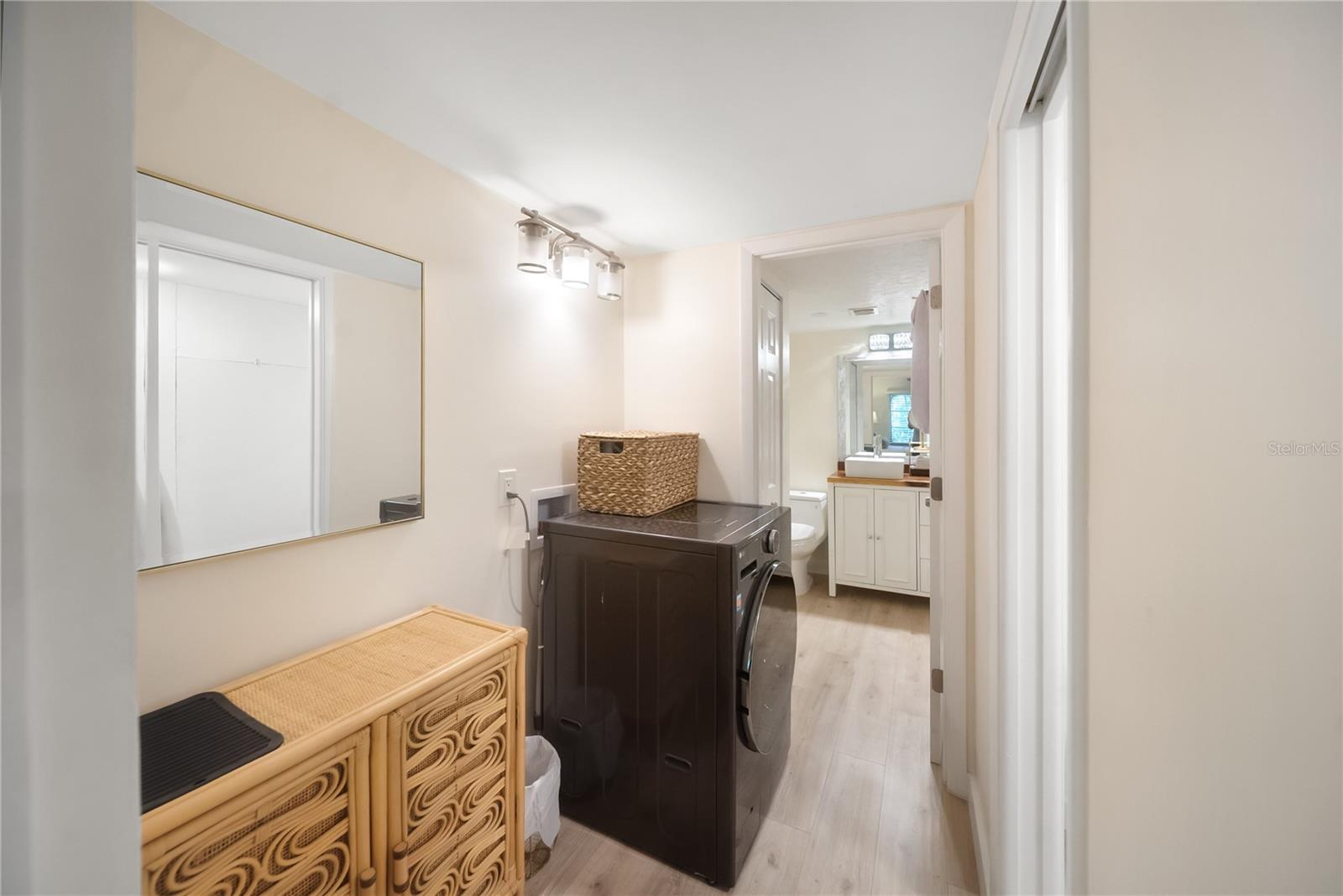 Listing photo id 42 for 3700 Osprey Avenue 118