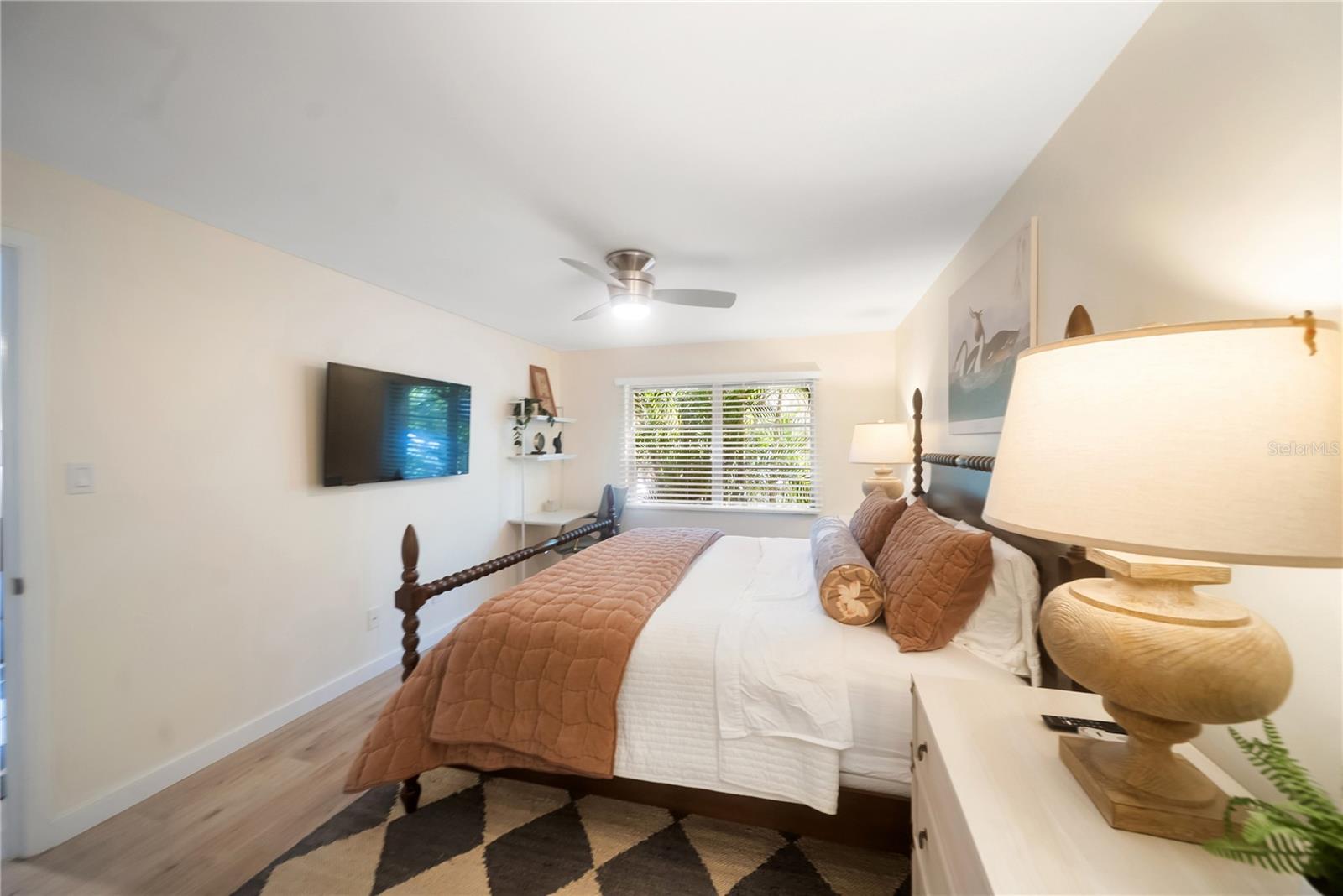 Listing photo id 43 for 3700 Osprey Avenue 118