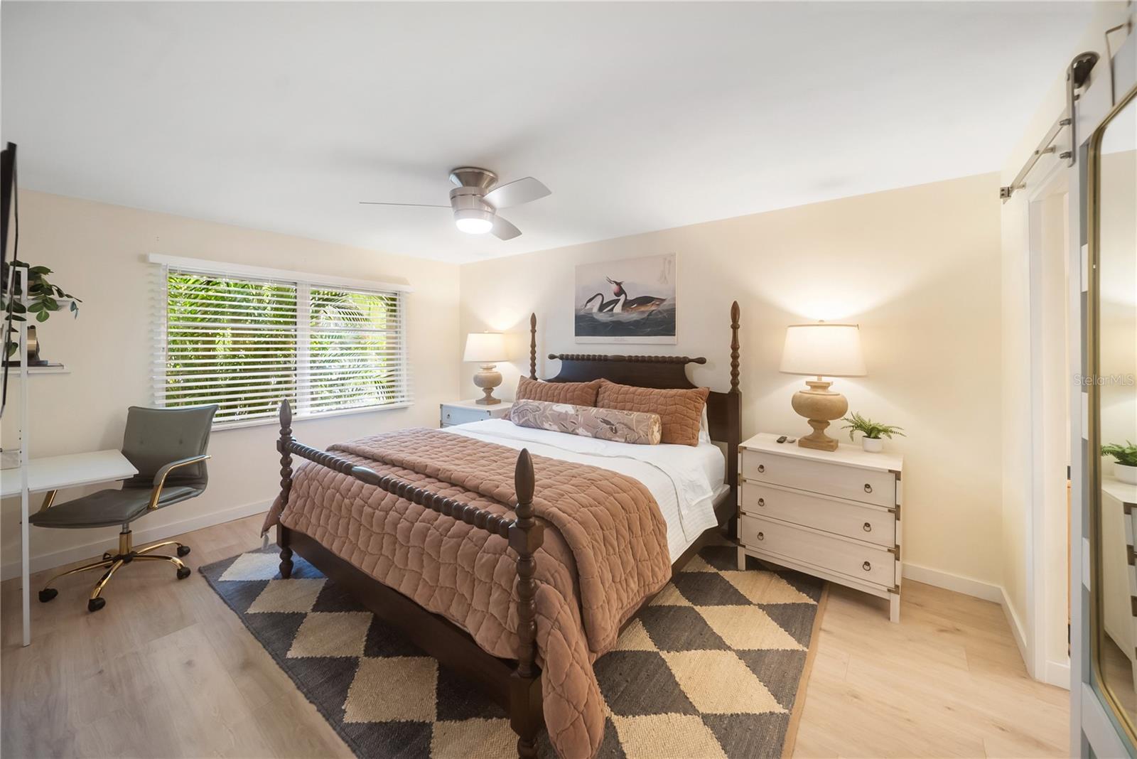 Listing photo id 44 for 3700 Osprey Avenue 118