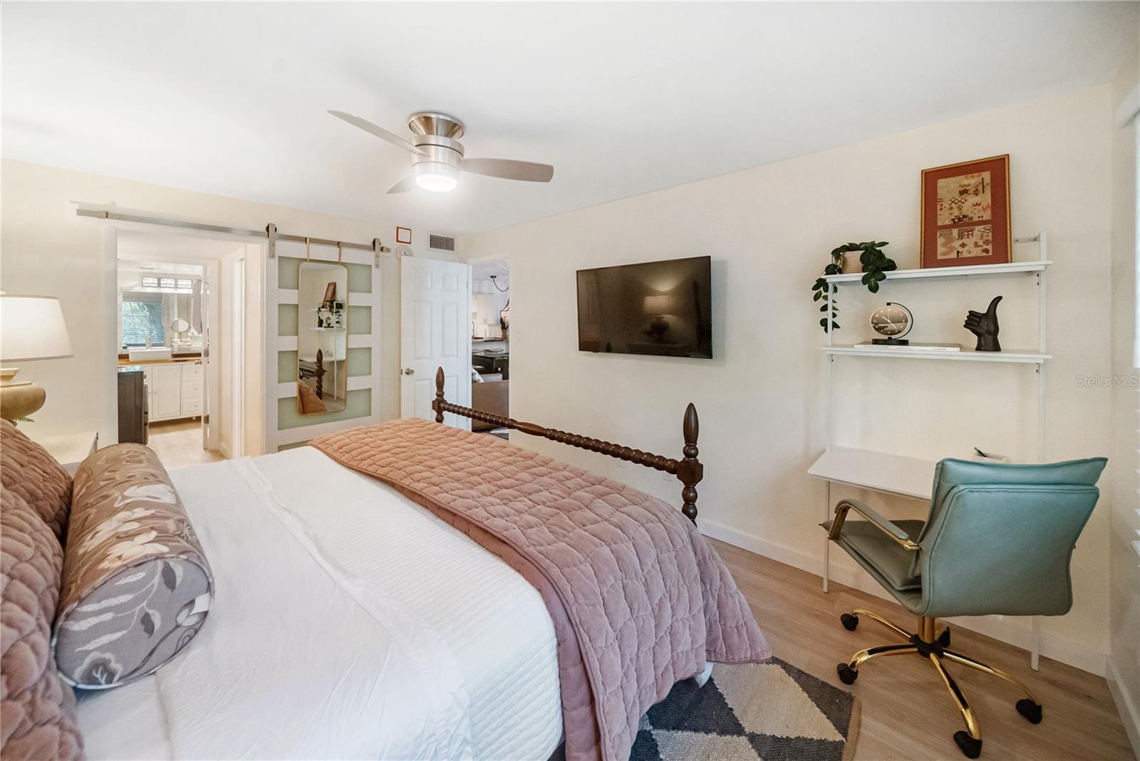 Listing photo id 45 for 3700 Osprey Avenue 118