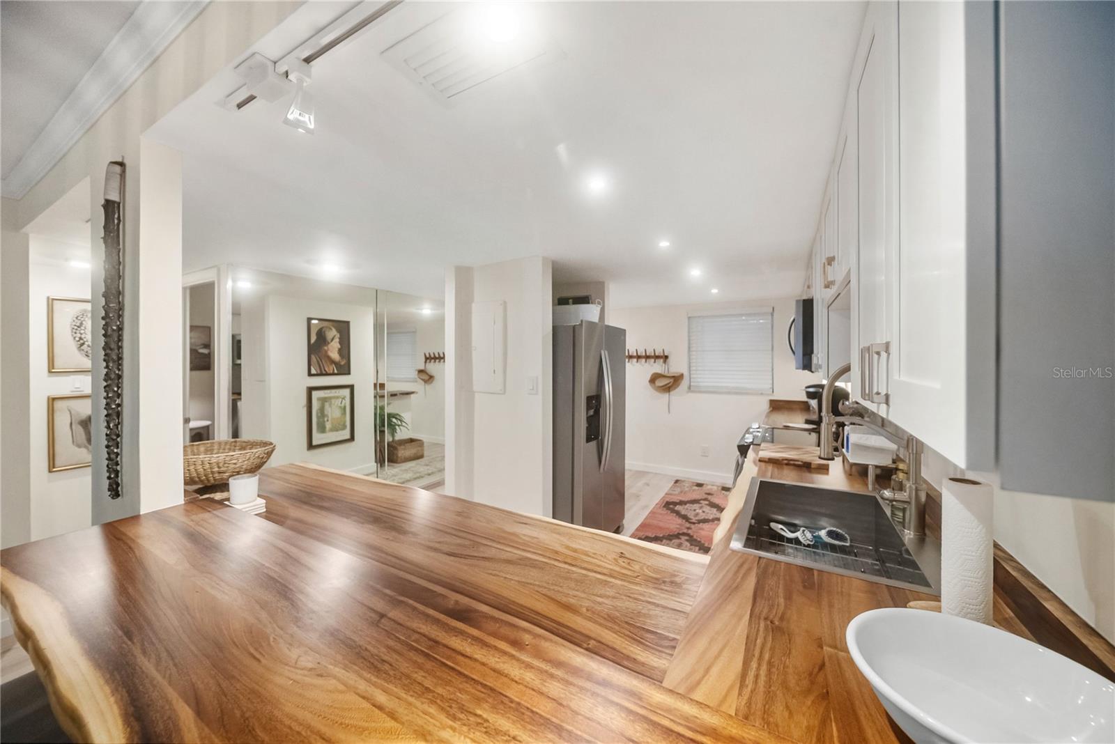 Listing photo id 47 for 3700 Osprey Avenue 118