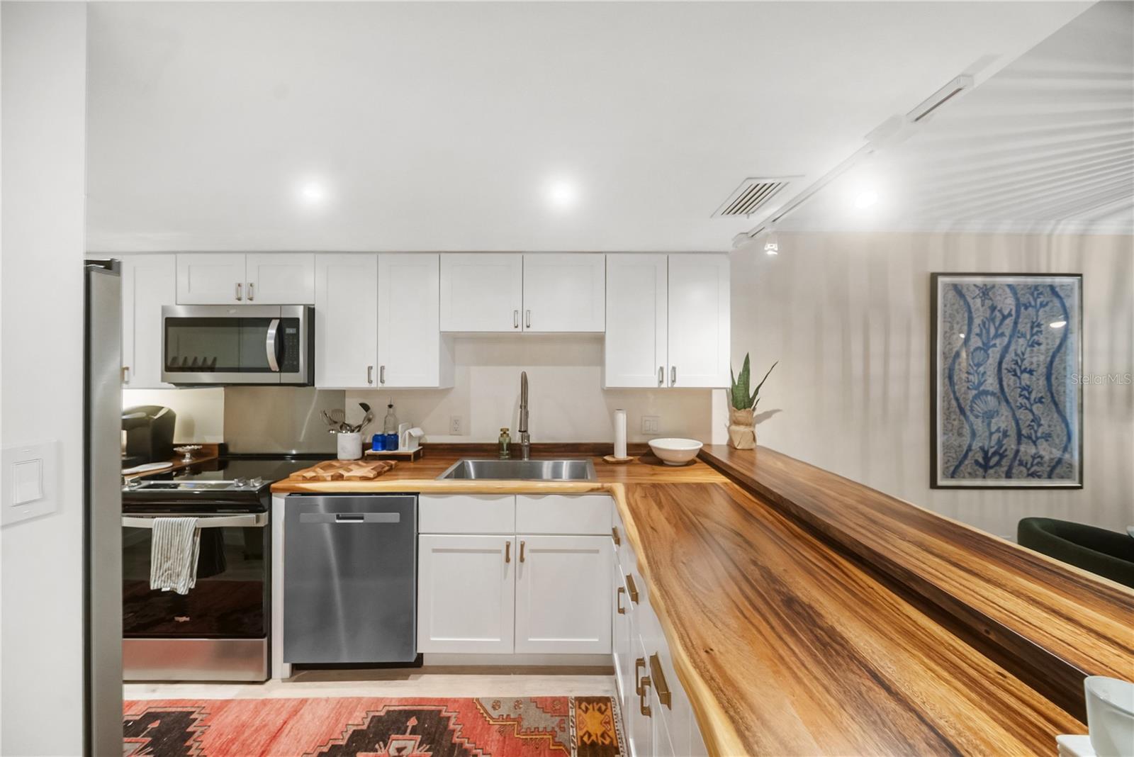 Listing photo id 48 for 3700 Osprey Avenue 118