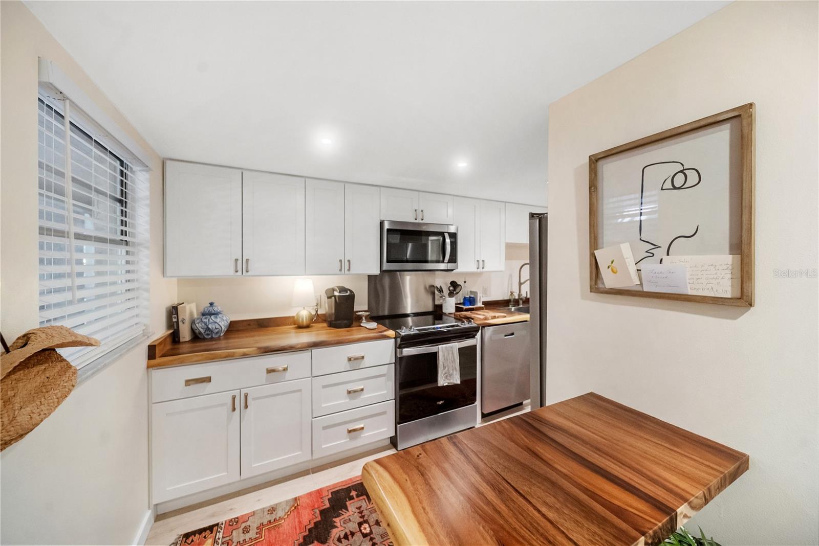 Listing photo id 49 for 3700 Osprey Avenue 118