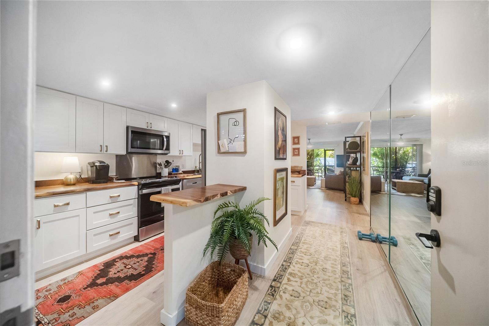 Listing photo id 54 for 3700 Osprey Avenue 118