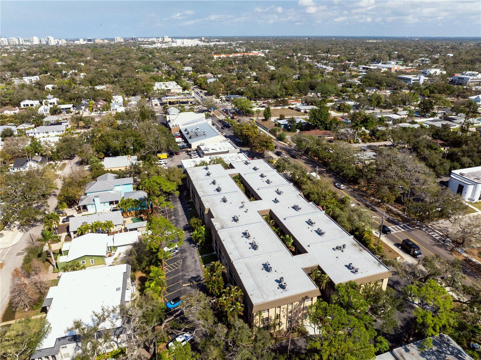 Listing photo id 4 for 3700 Osprey Avenue 118