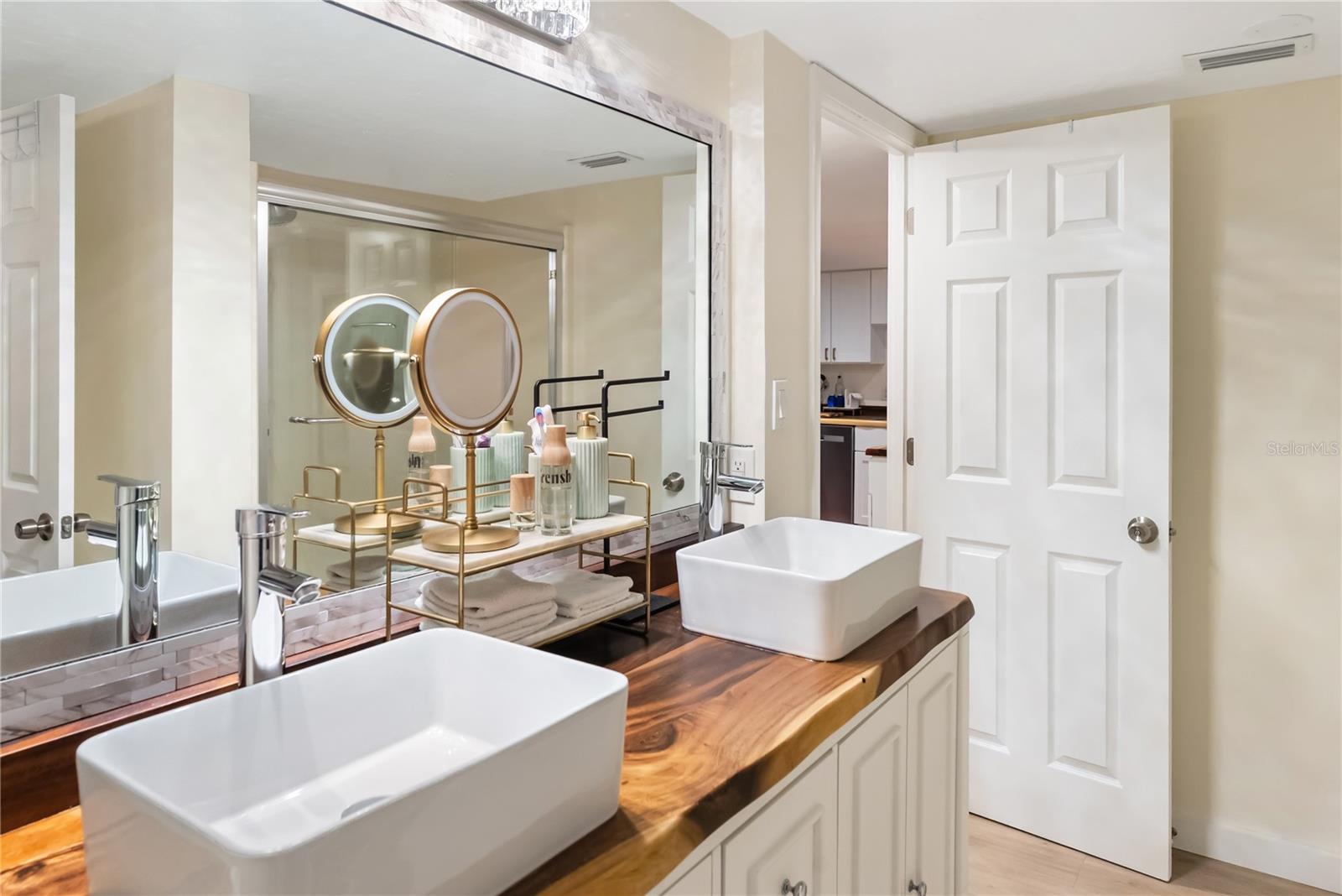 Listing photo id 62 for 3700 Osprey Avenue 118