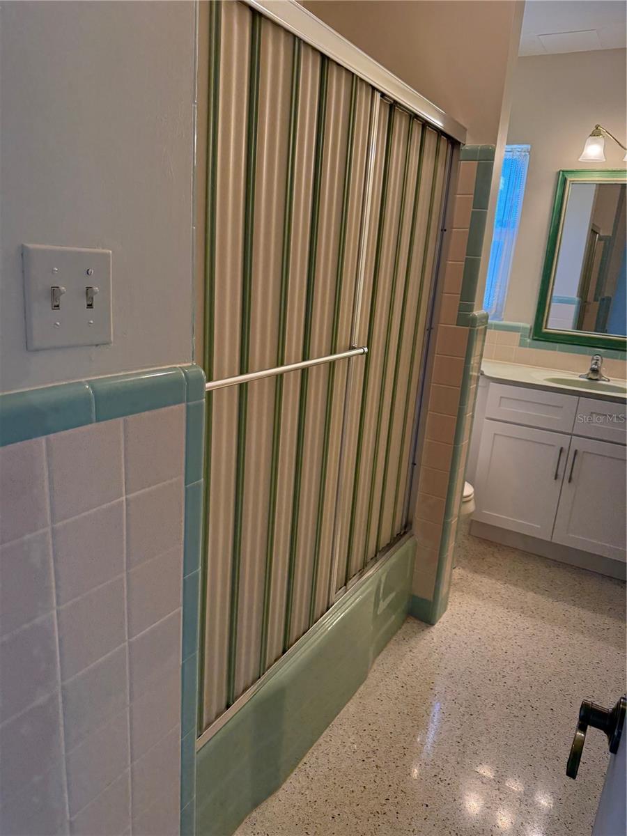 Image 27 of 49 For 490 Creek Lane Drive