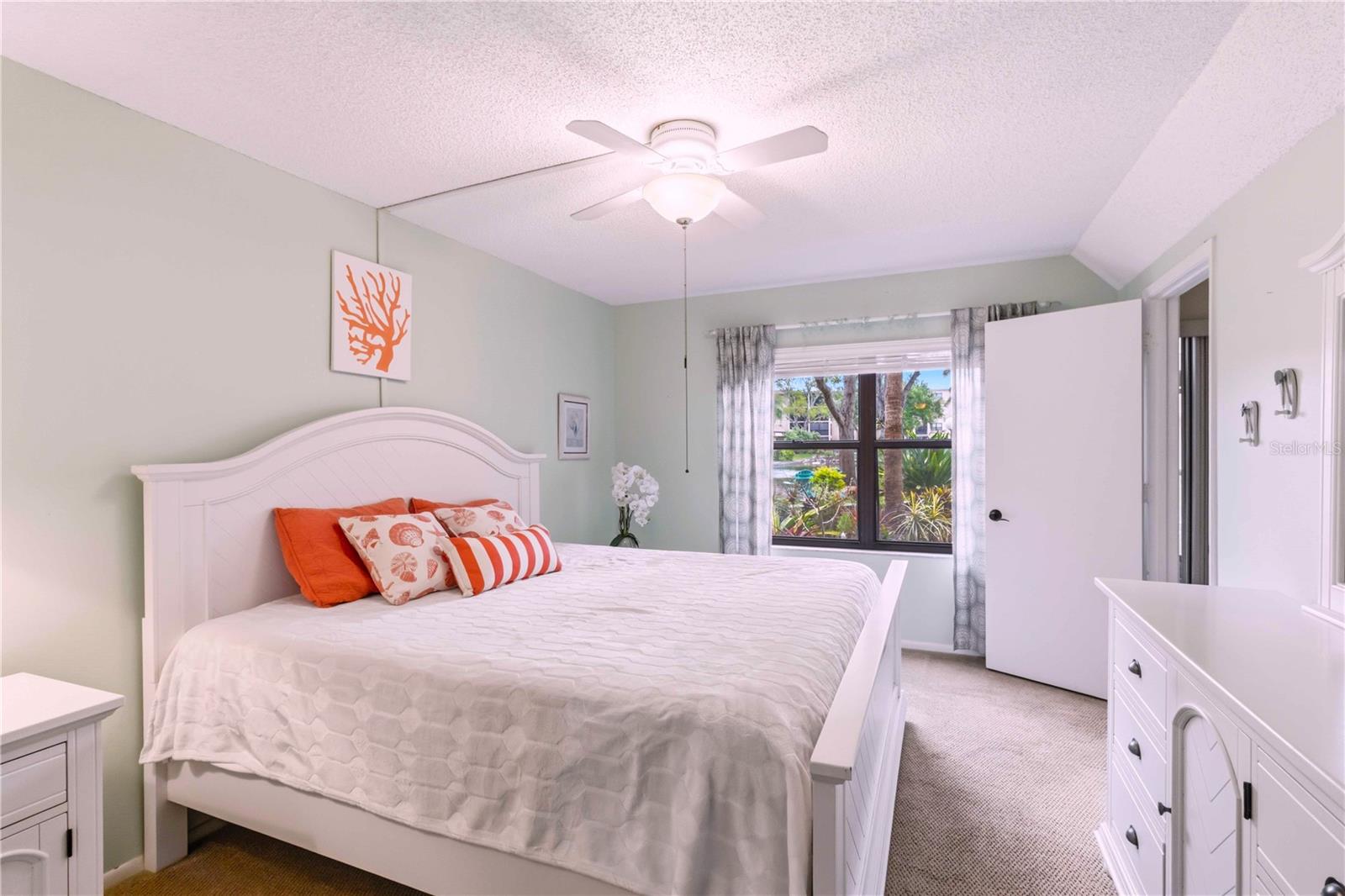 Image 13 of 30 For 635 30th Avenue W F109