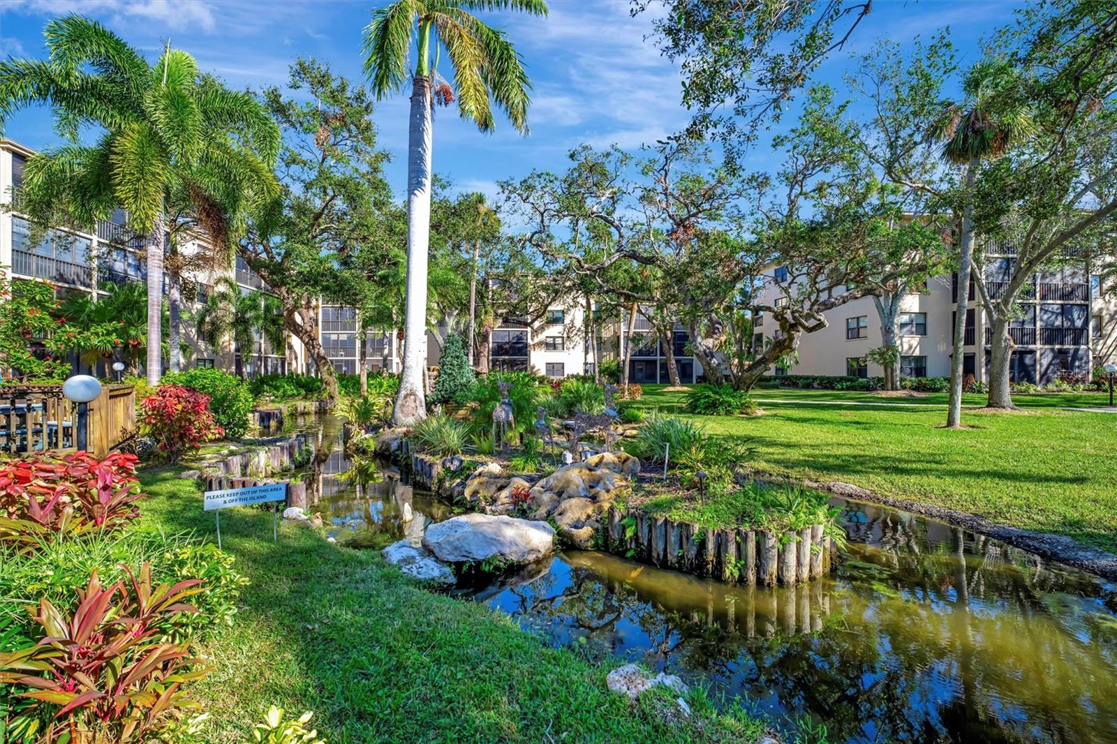 Image 24 of 30 For 635 30th Avenue W F109