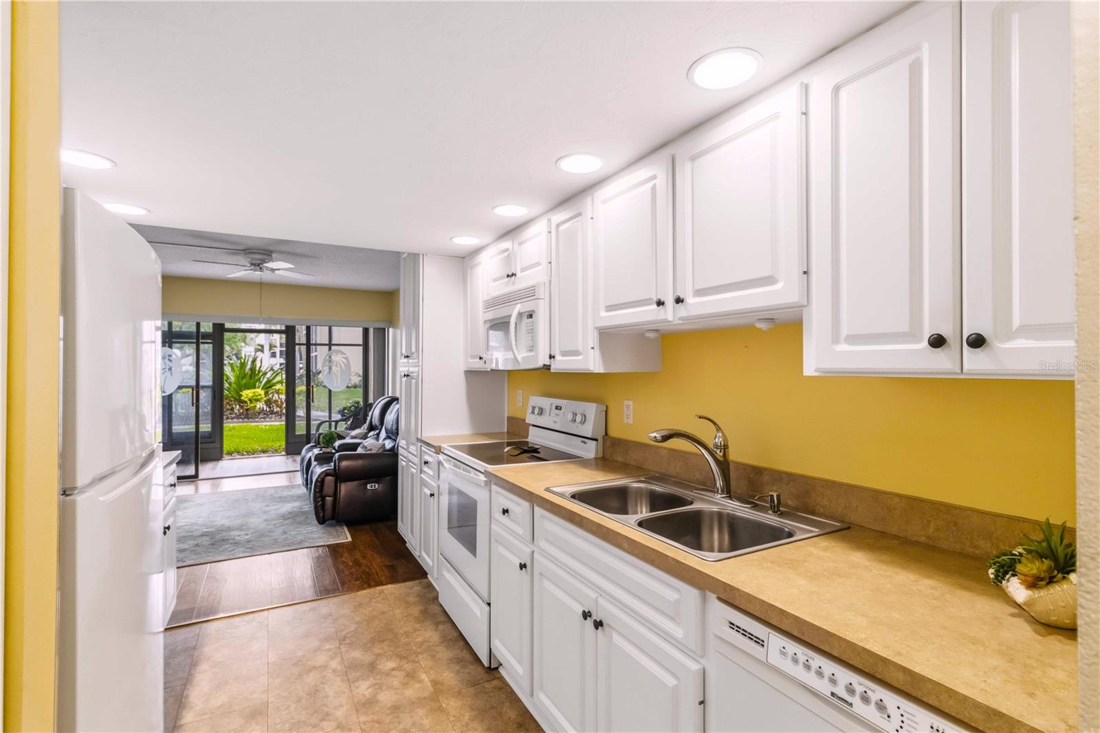 Image 9 of 30 For 635 30th Avenue W F109