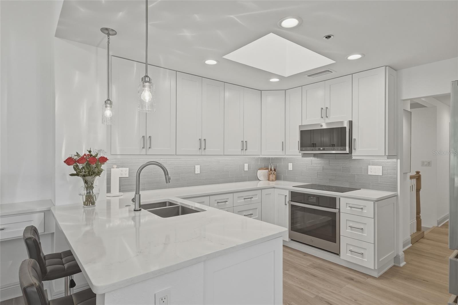 Image 13 of 88 For 1912 Harbourside Drive 604