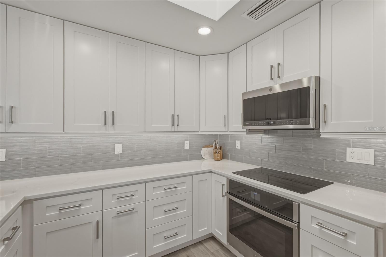 Image 15 of 88 For 1912 Harbourside Drive 604