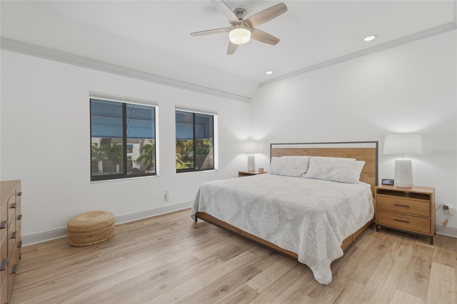 Image 19 of 88 For 1912 Harbourside Drive 604