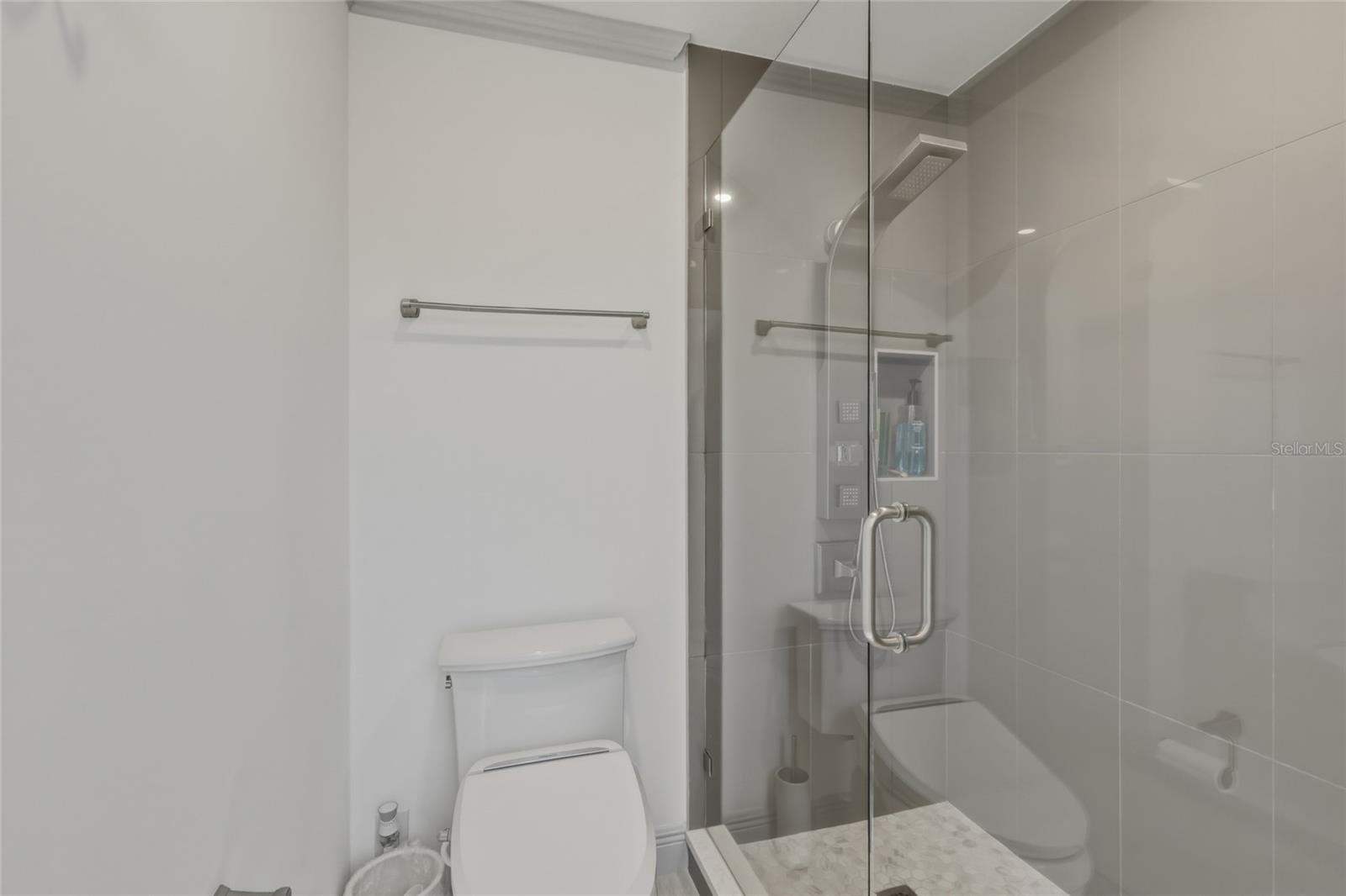 Image 22 of 88 For 1912 Harbourside Drive 604