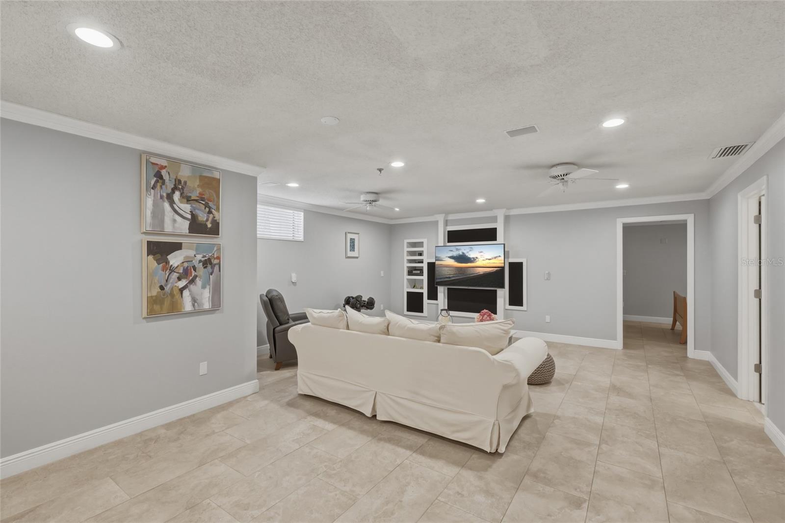 Image 27 of 88 For 1912 Harbourside Drive 604