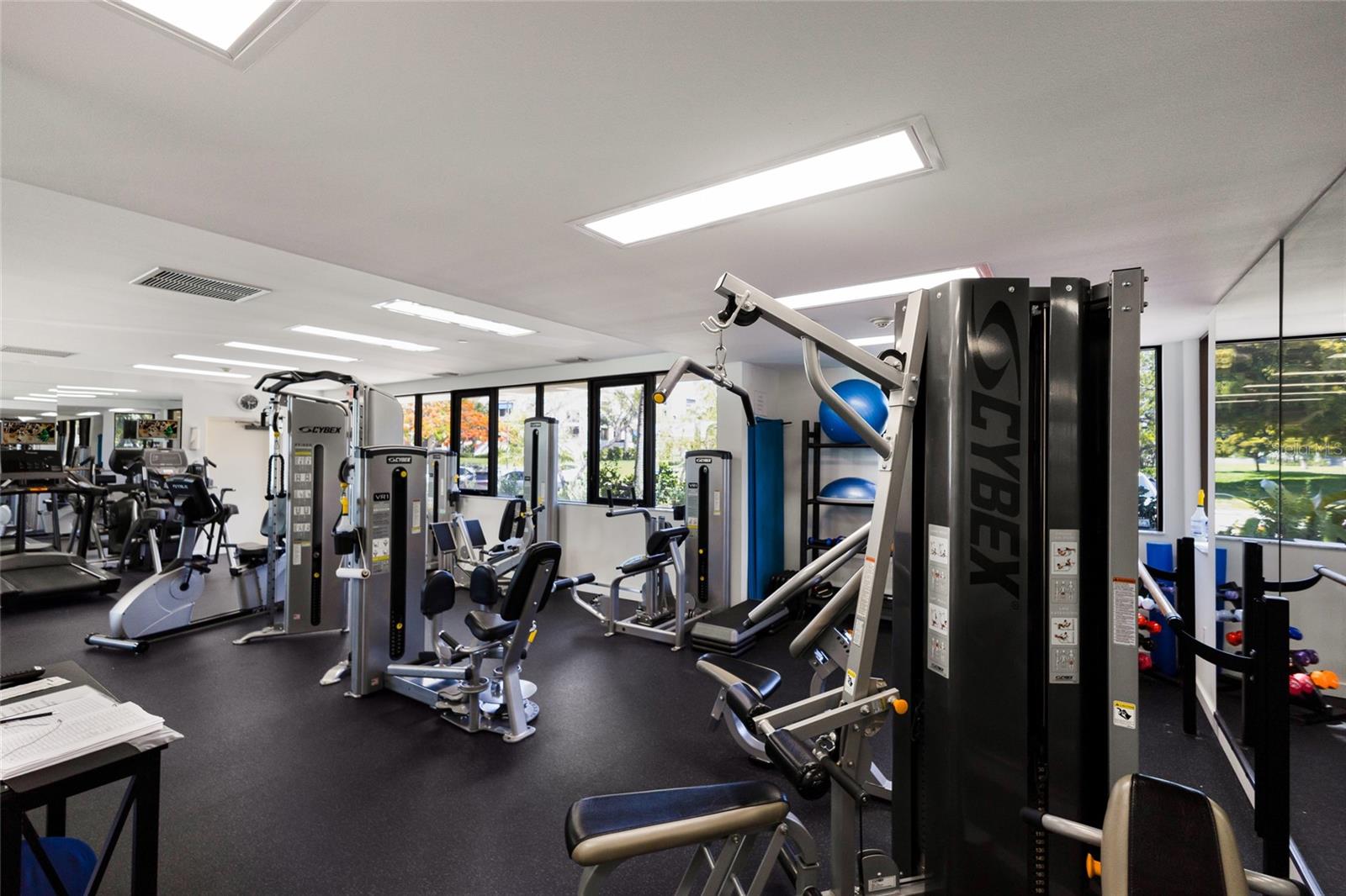 Image 52 of 88 For 1912 Harbourside Drive 604