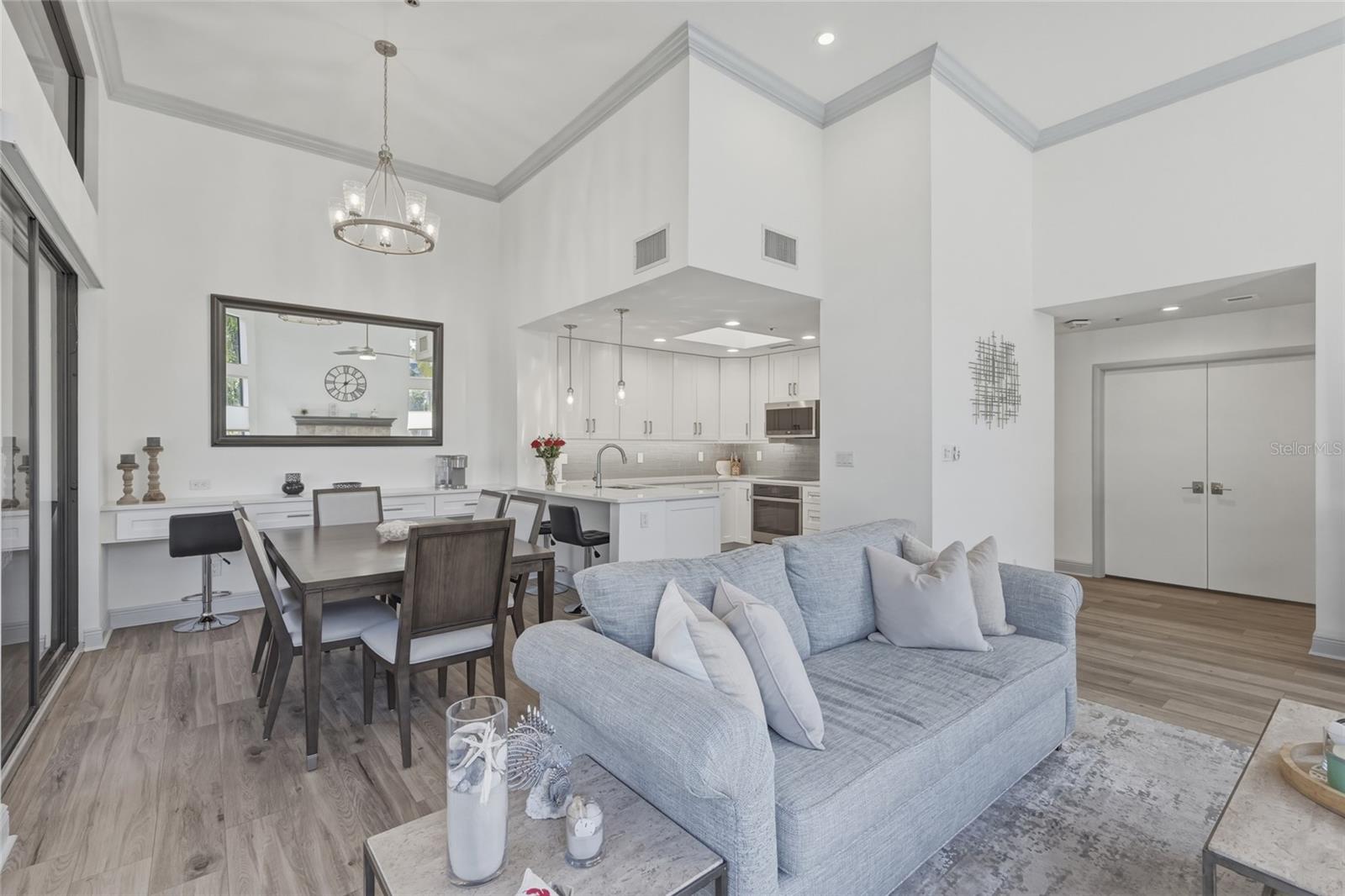 Image 8 of 88 For 1912 Harbourside Drive 604