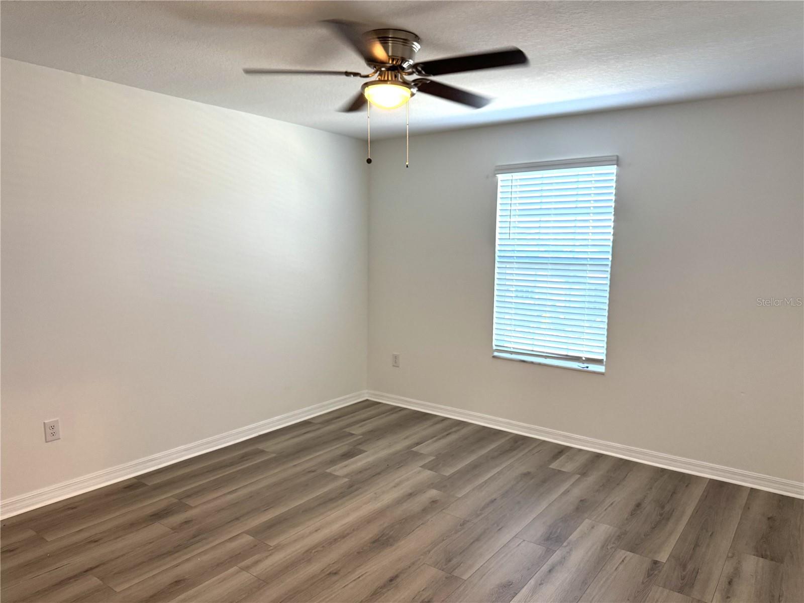 Image 13 of 21 For 13319 Great Plains Drive