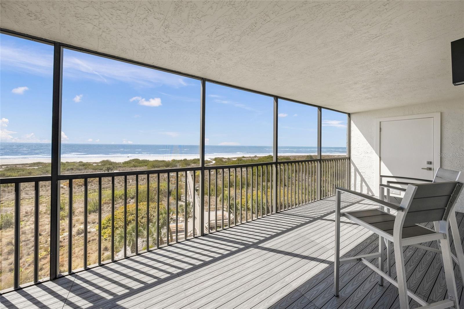 Image 11 of 83 For 420 Beach Road 606