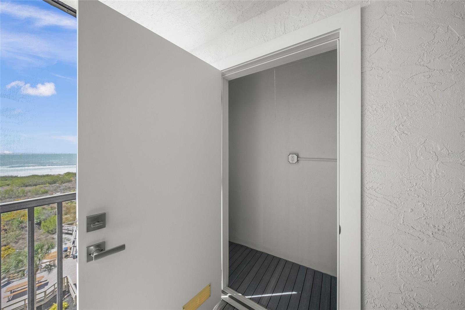 Image 14 of 83 For 420 Beach Road 606