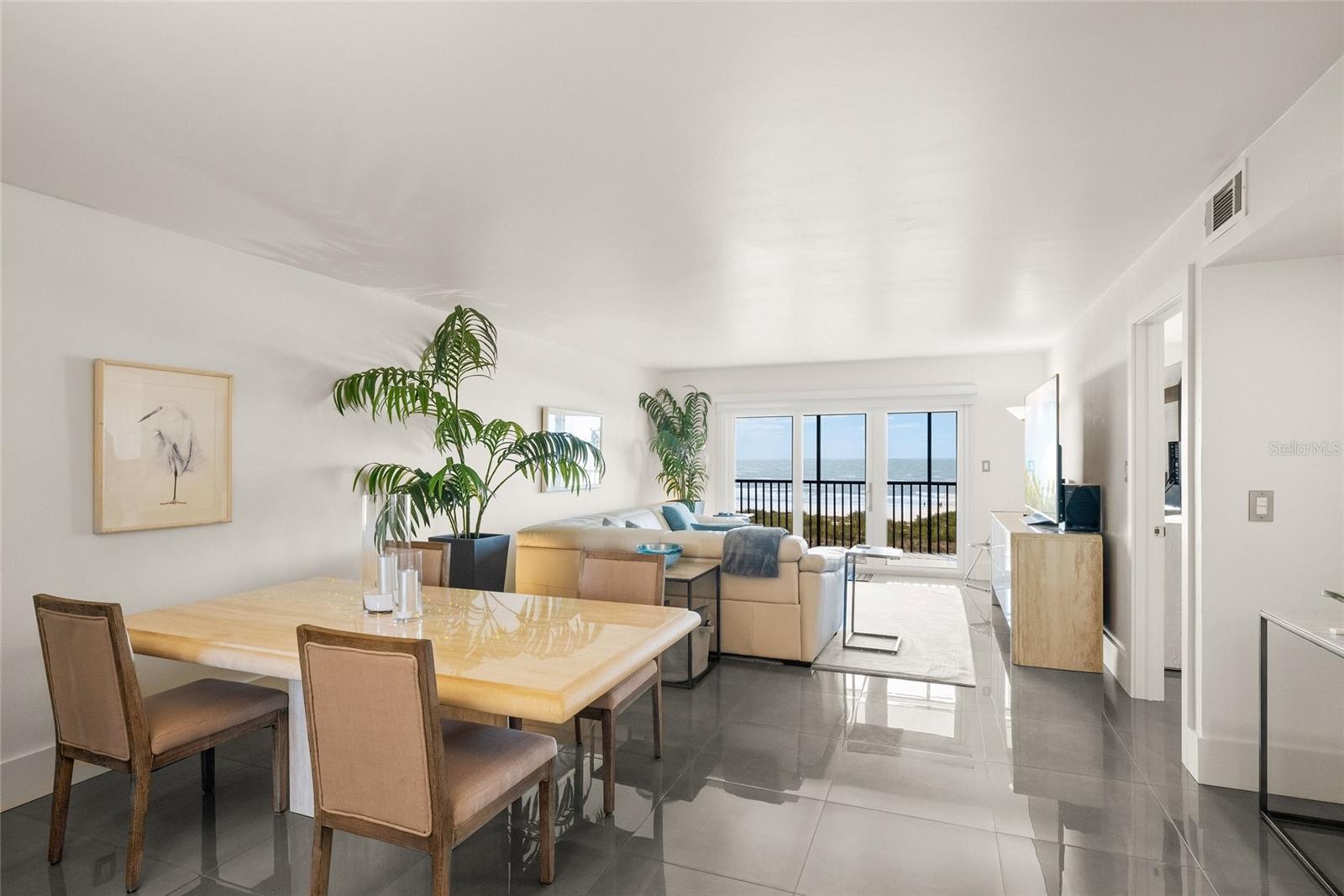 Image 15 of 83 For 420 Beach Road 606