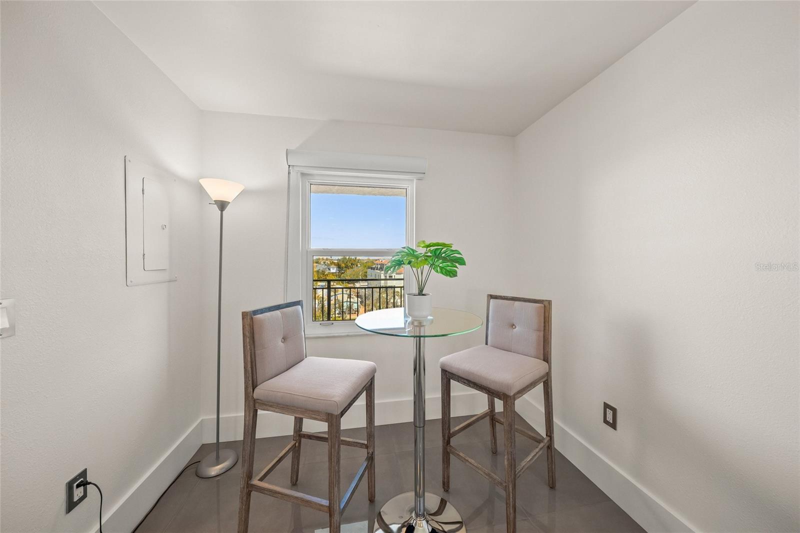 Image 21 of 83 For 420 Beach Road 606