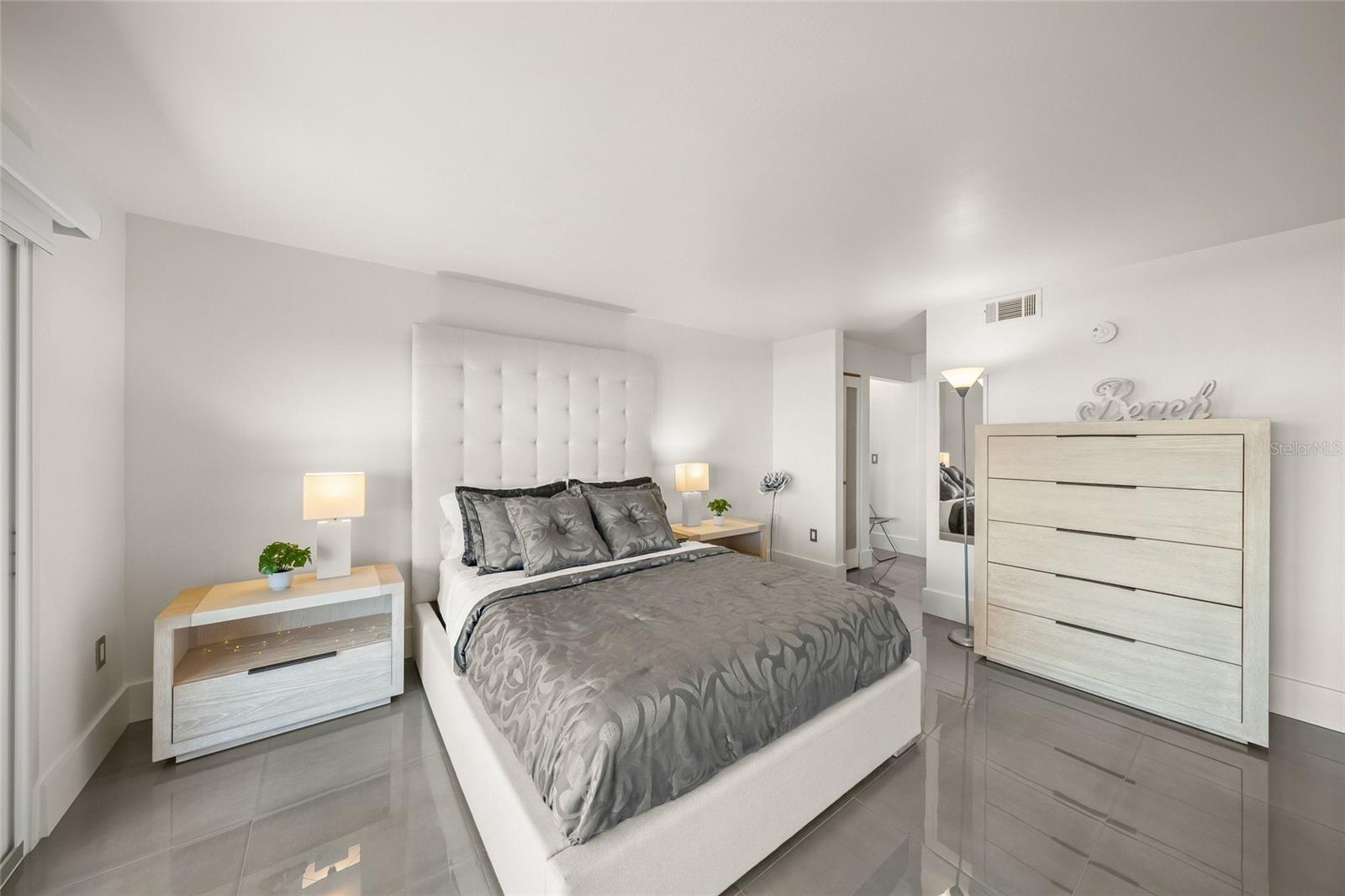 Image 26 of 83 For 420 Beach Road 606