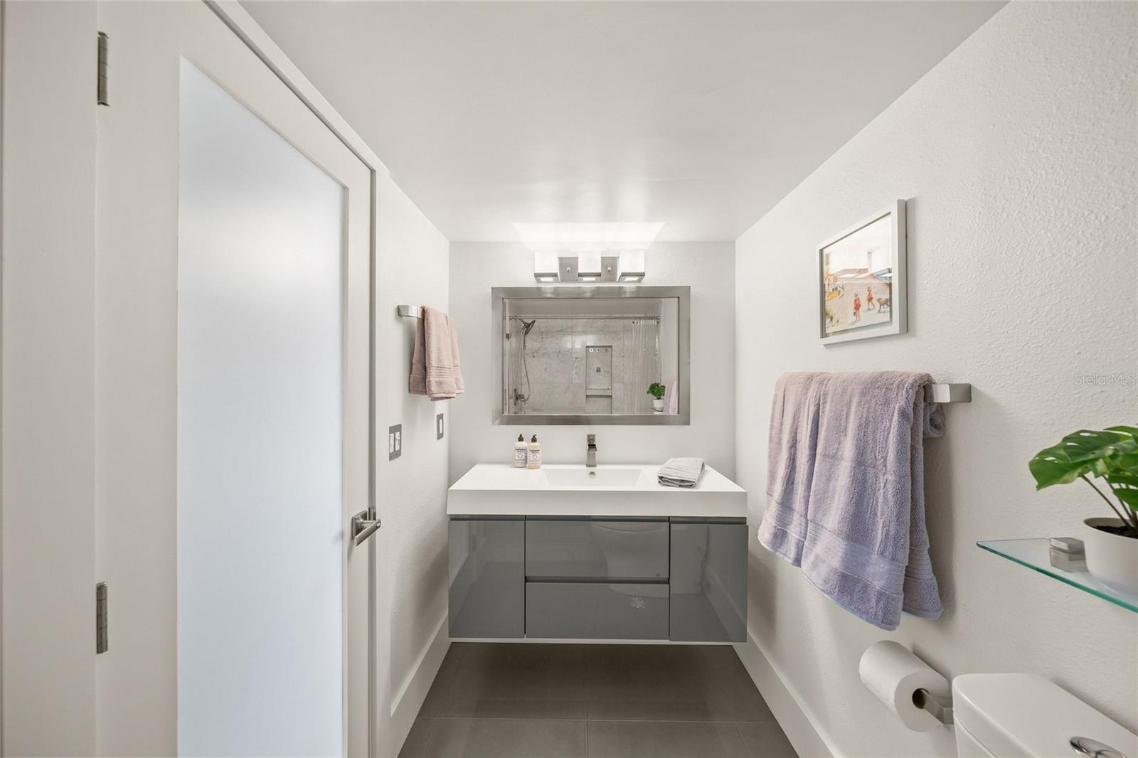 Image 30 of 83 For 420 Beach Road 606