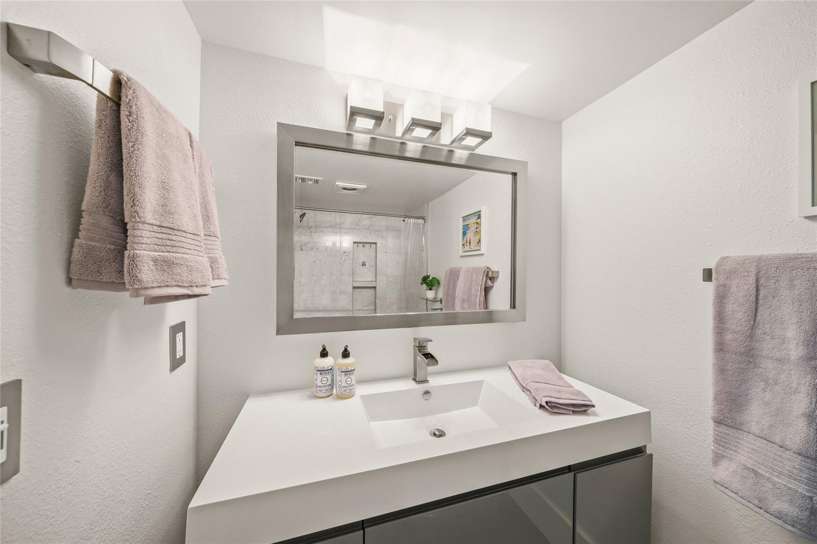 Image 31 of 83 For 420 Beach Road 606