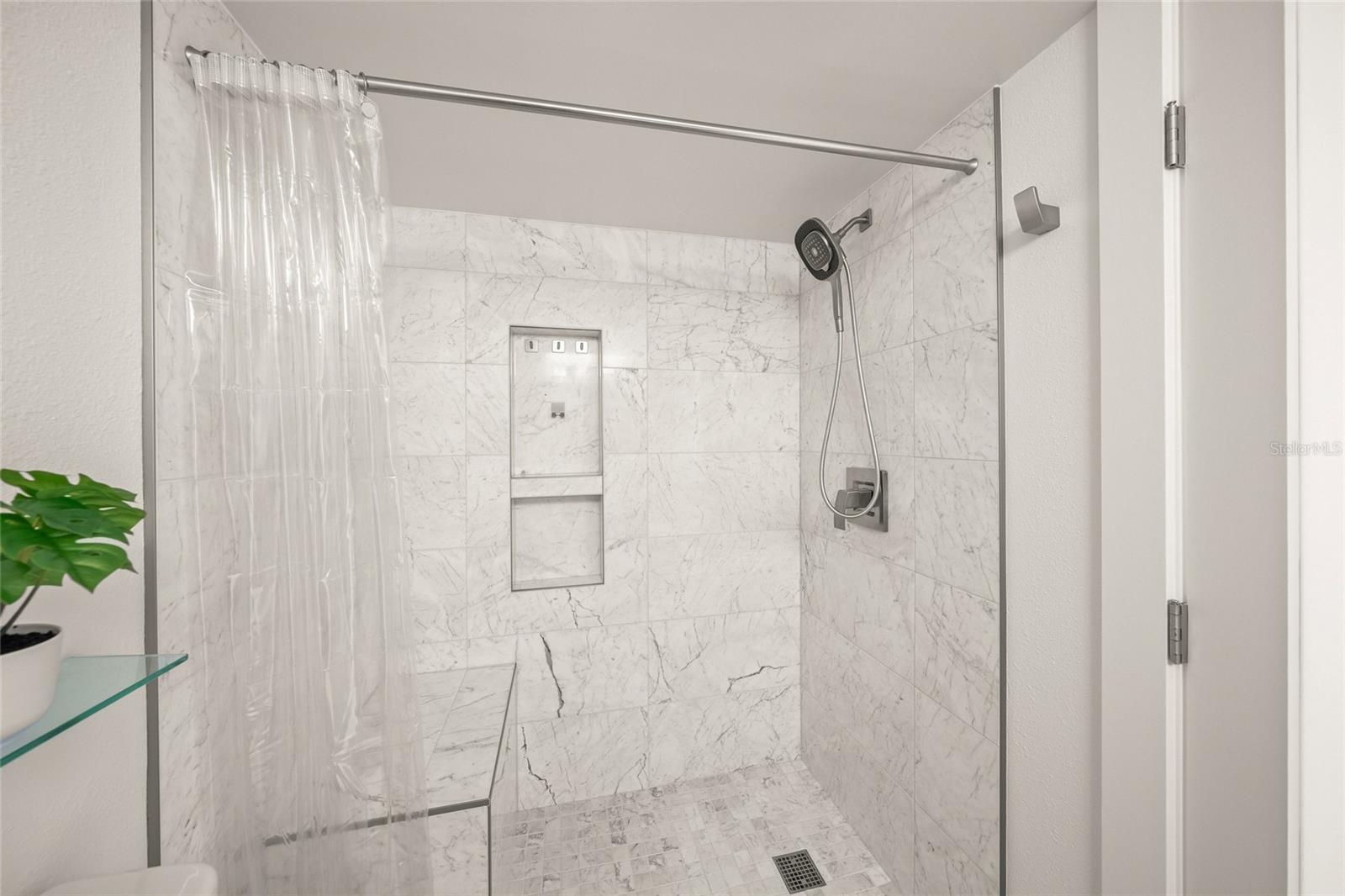 Image 32 of 83 For 420 Beach Road 606