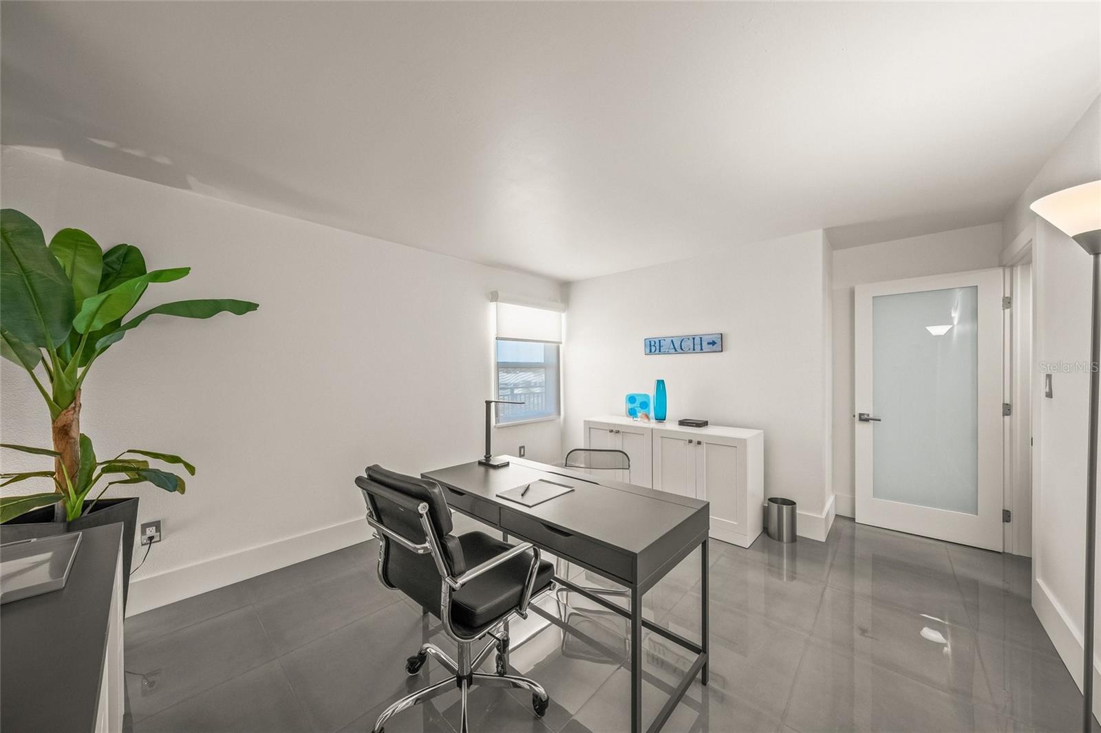 Image 33 of 83 For 420 Beach Road 606