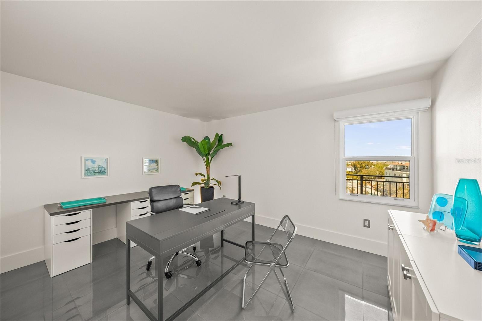 Image 34 of 83 For 420 Beach Road 606