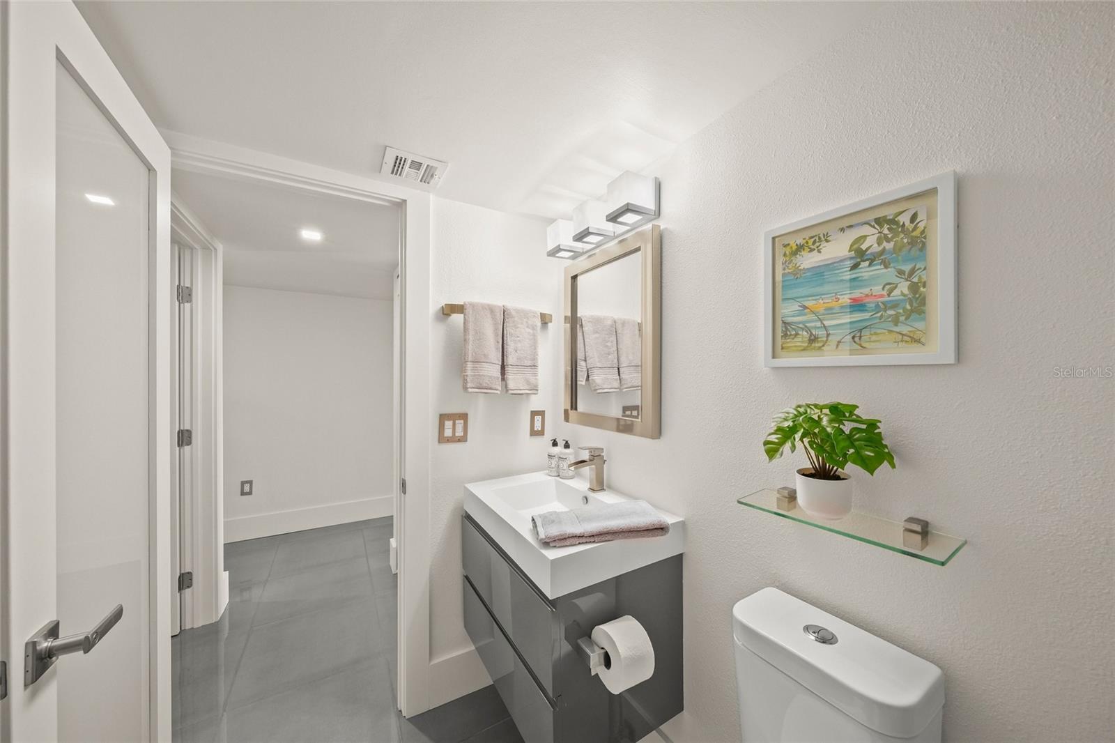 Image 38 of 83 For 420 Beach Road 606