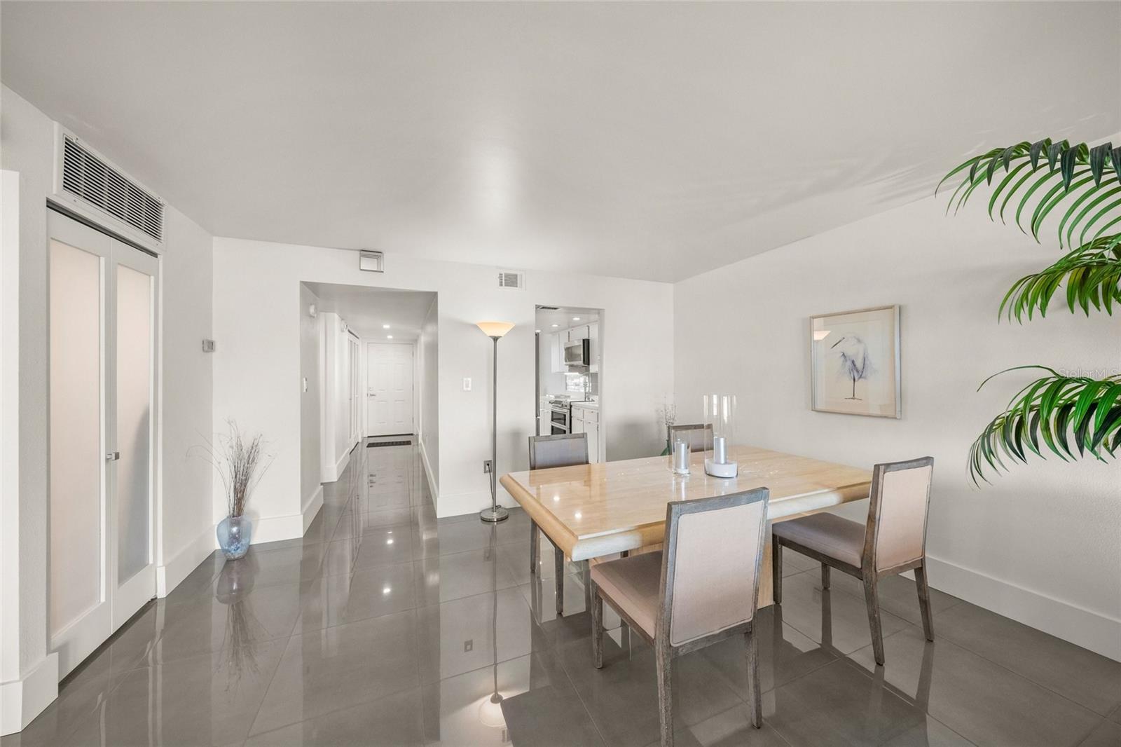 Image 39 of 83 For 420 Beach Road 606