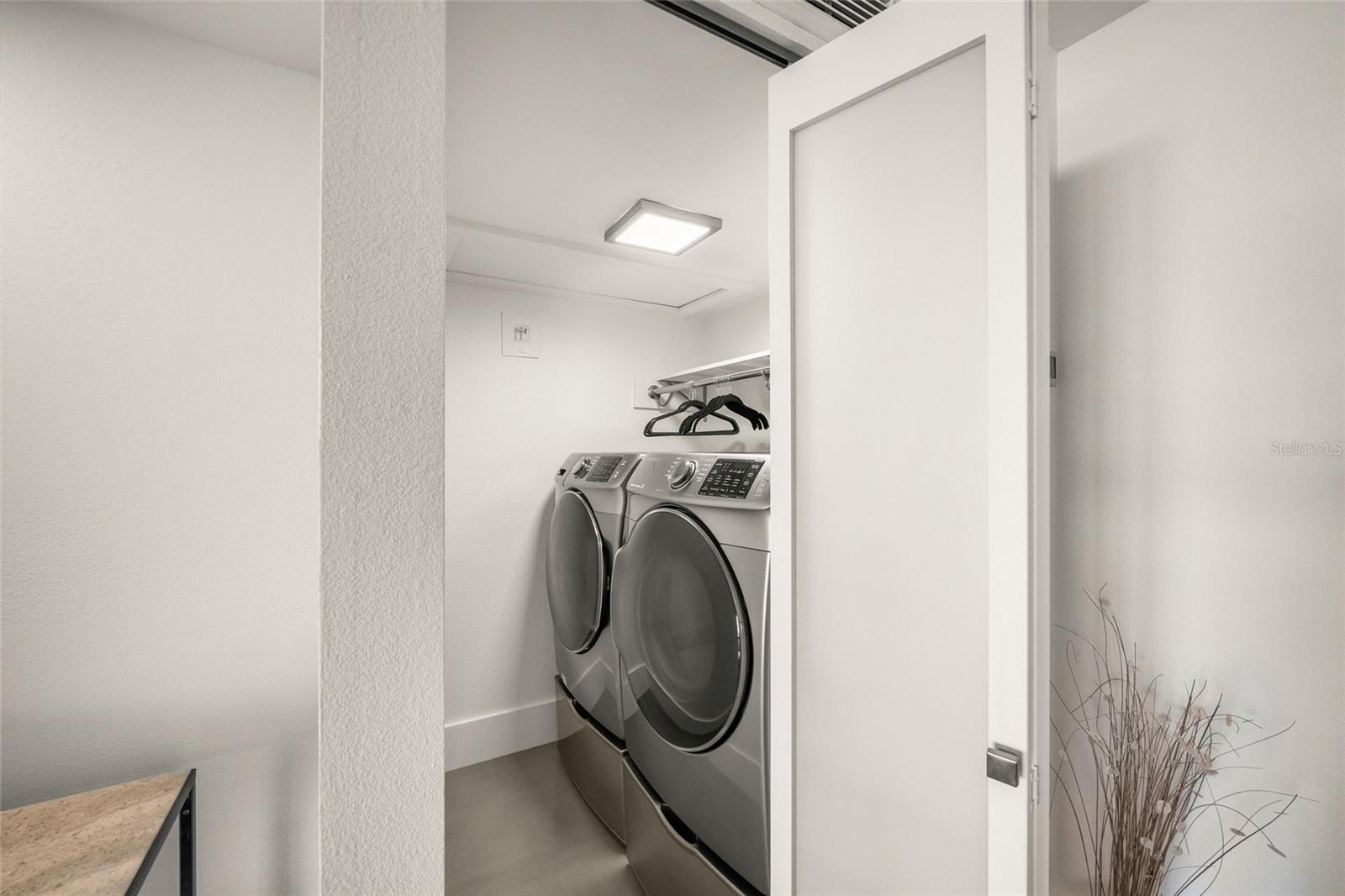 Image 40 of 83 For 420 Beach Road 606