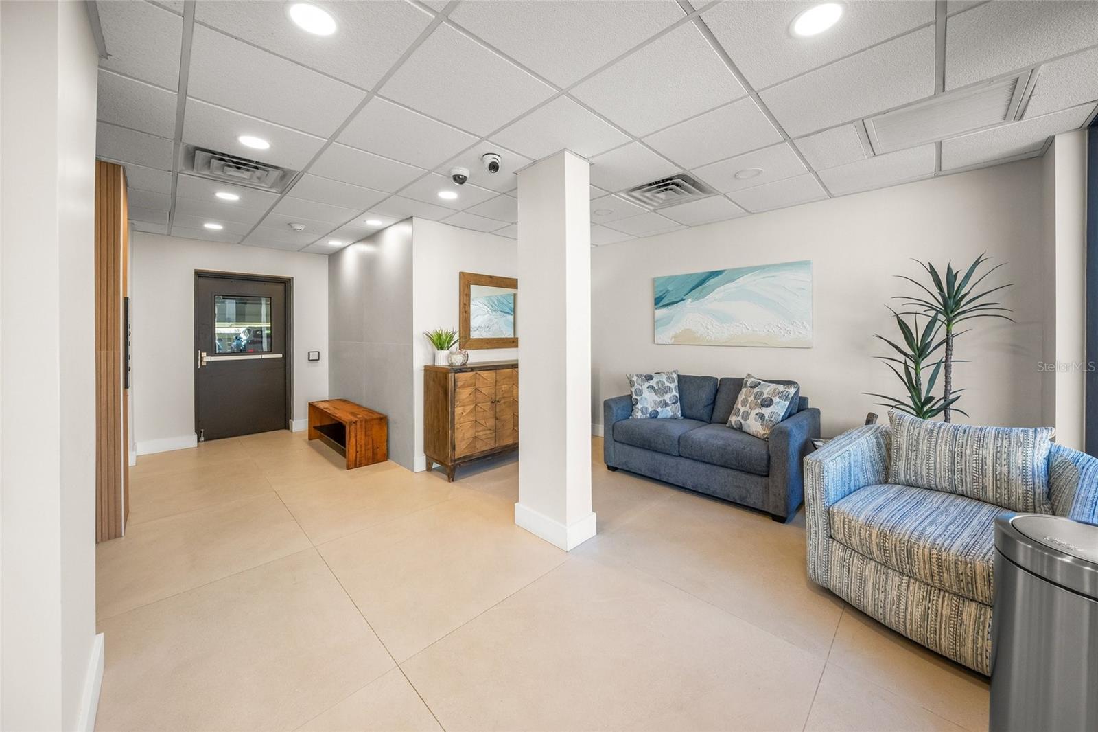 Image 45 of 83 For 420 Beach Road 606