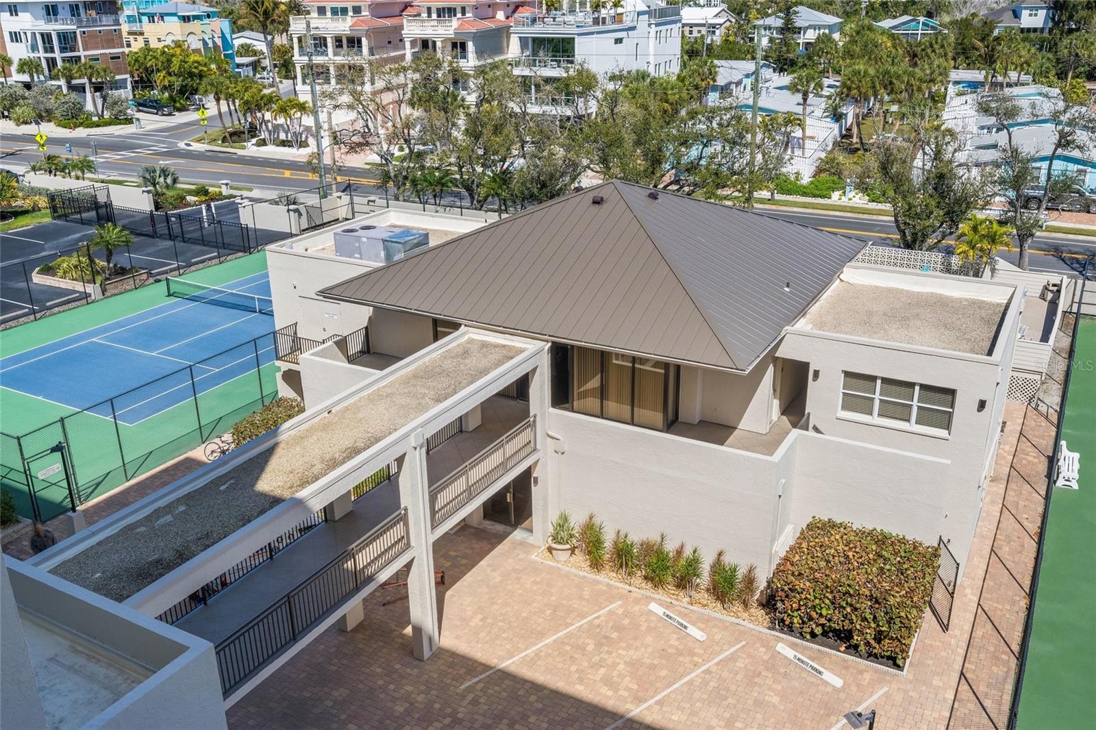 Image 47 of 83 For 420 Beach Road 606