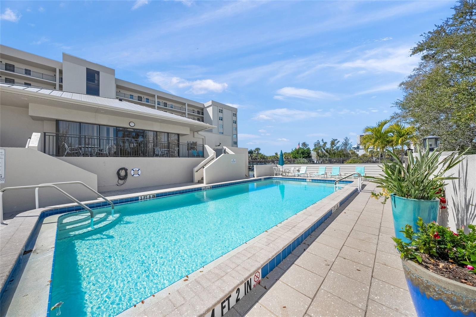 Image 51 of 83 For 420 Beach Road 606