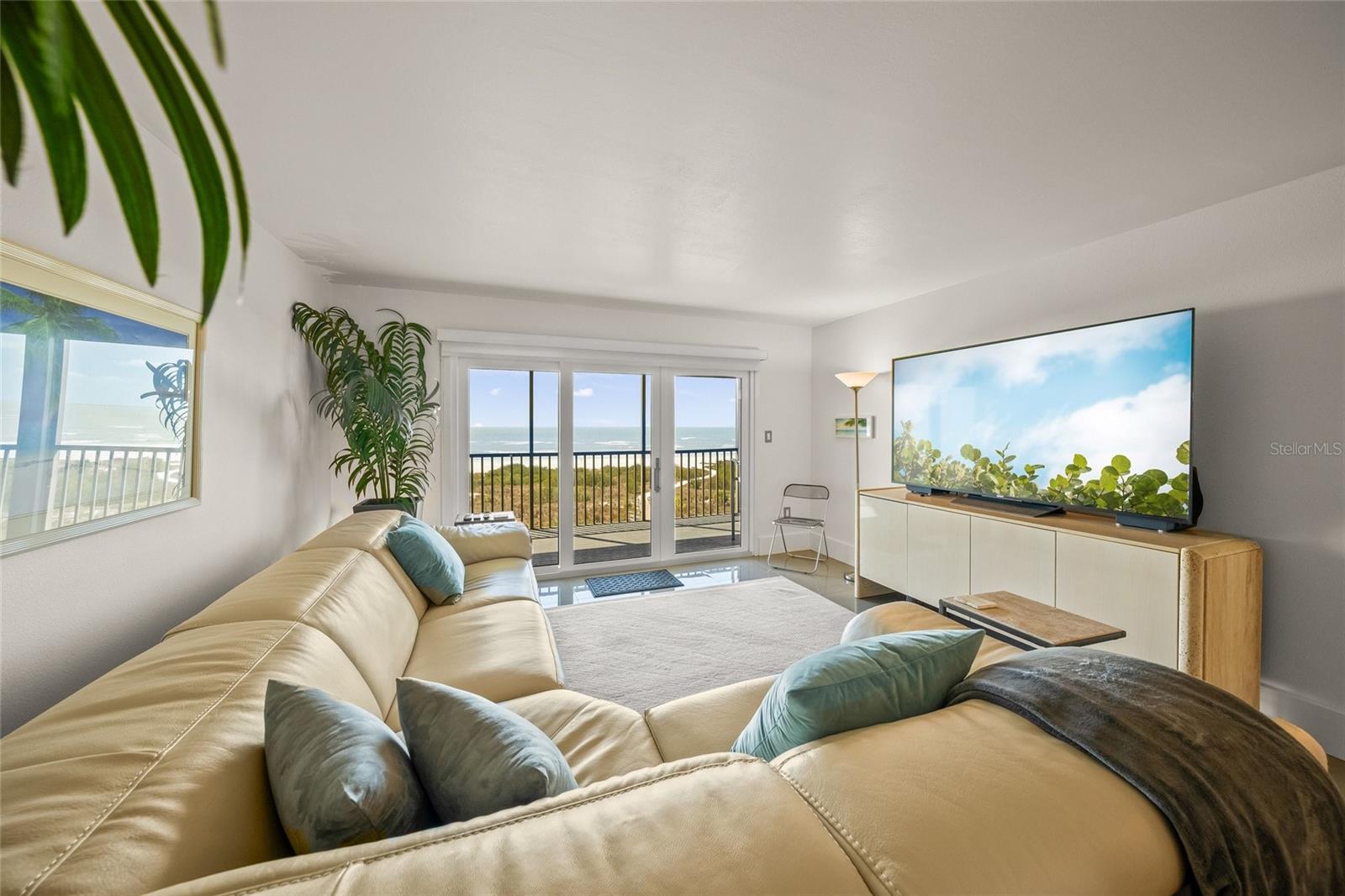 Image 9 of 83 For 420 Beach Road 606