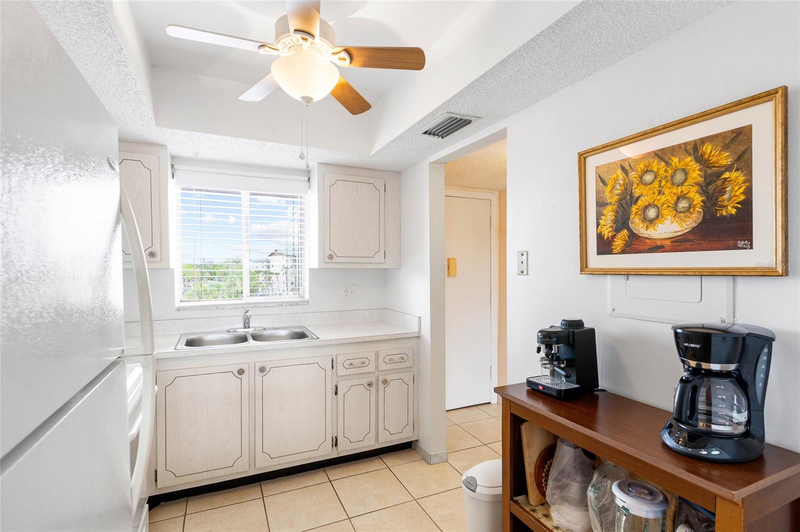 Image 10 of 39 For 3959 Lake Bayshore Drive F 412