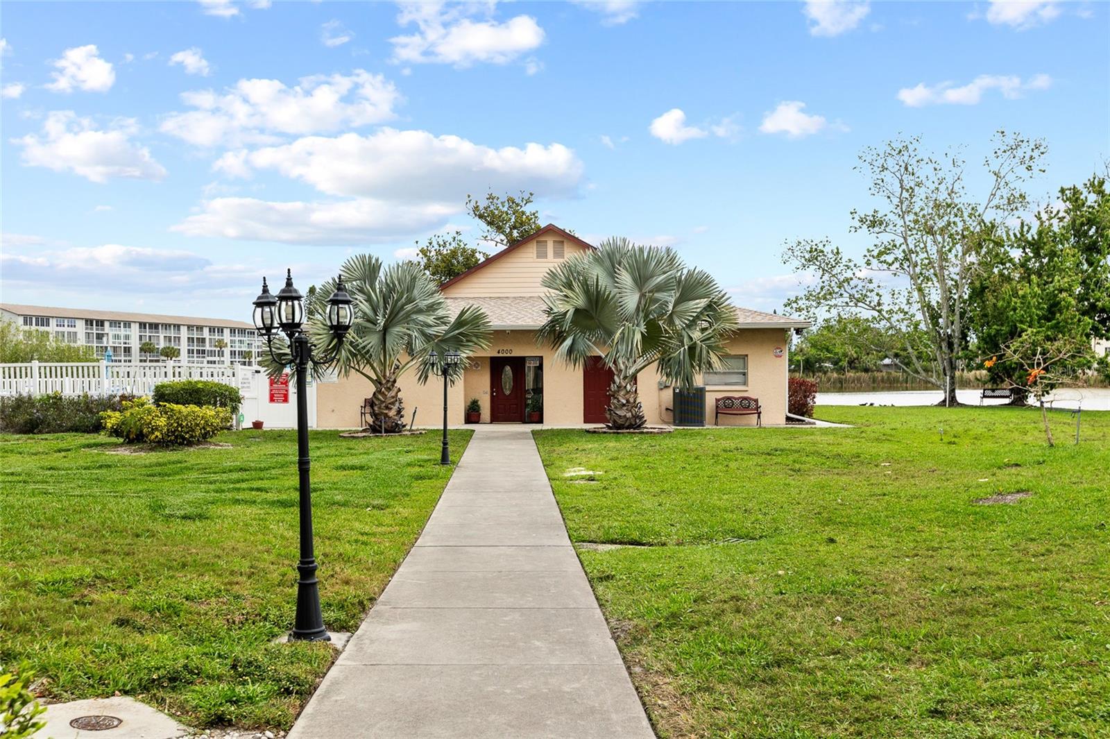 Image 31 of 39 For 3959 Lake Bayshore Drive F 412