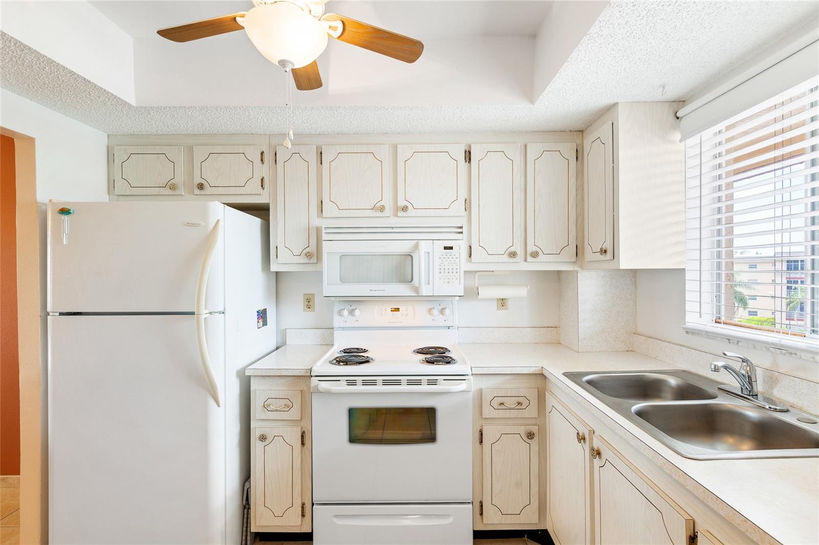 Image 8 of 39 For 3959 Lake Bayshore Drive F 412