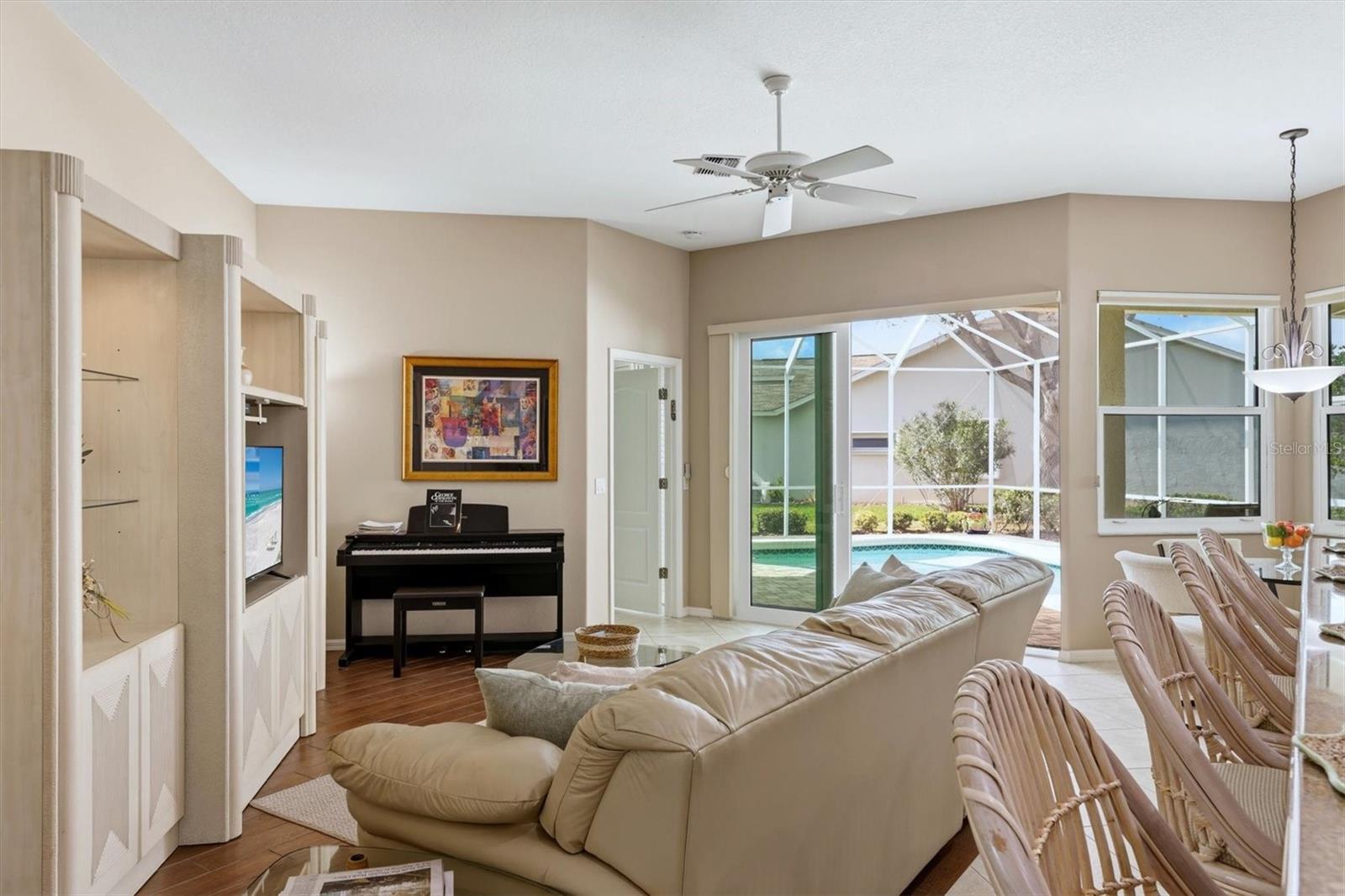 Image 18 of 72 For 8958 Olde Hickory Avenue