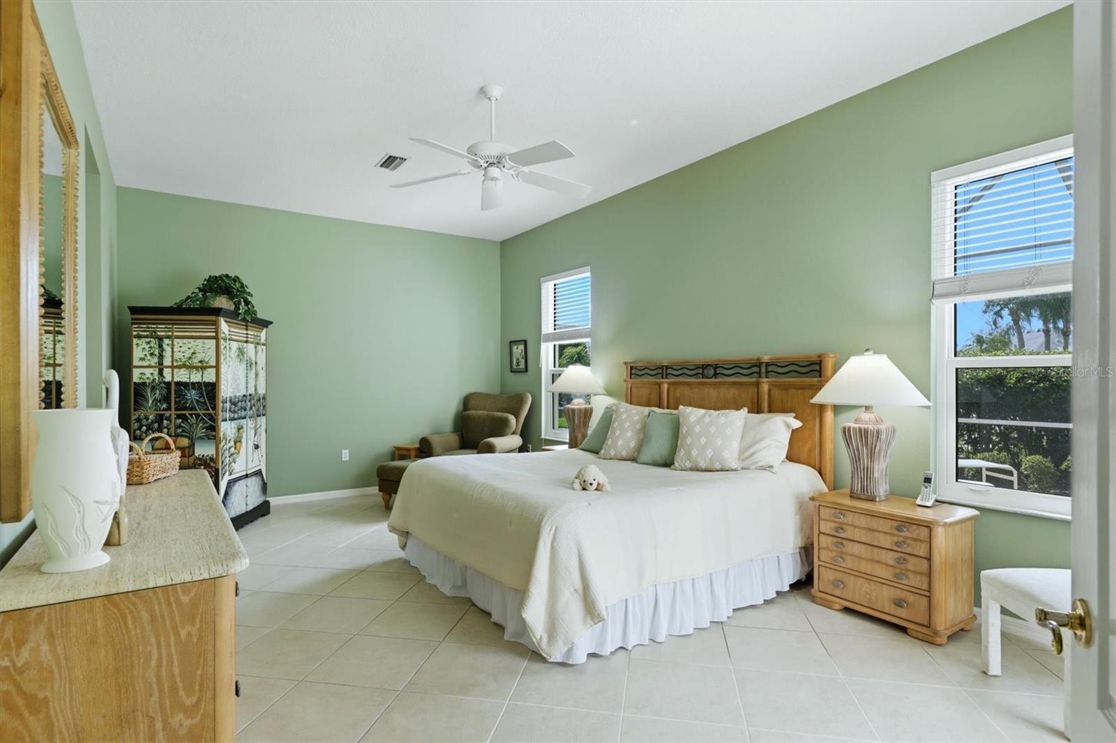 Image 19 of 72 For 8958 Olde Hickory Avenue