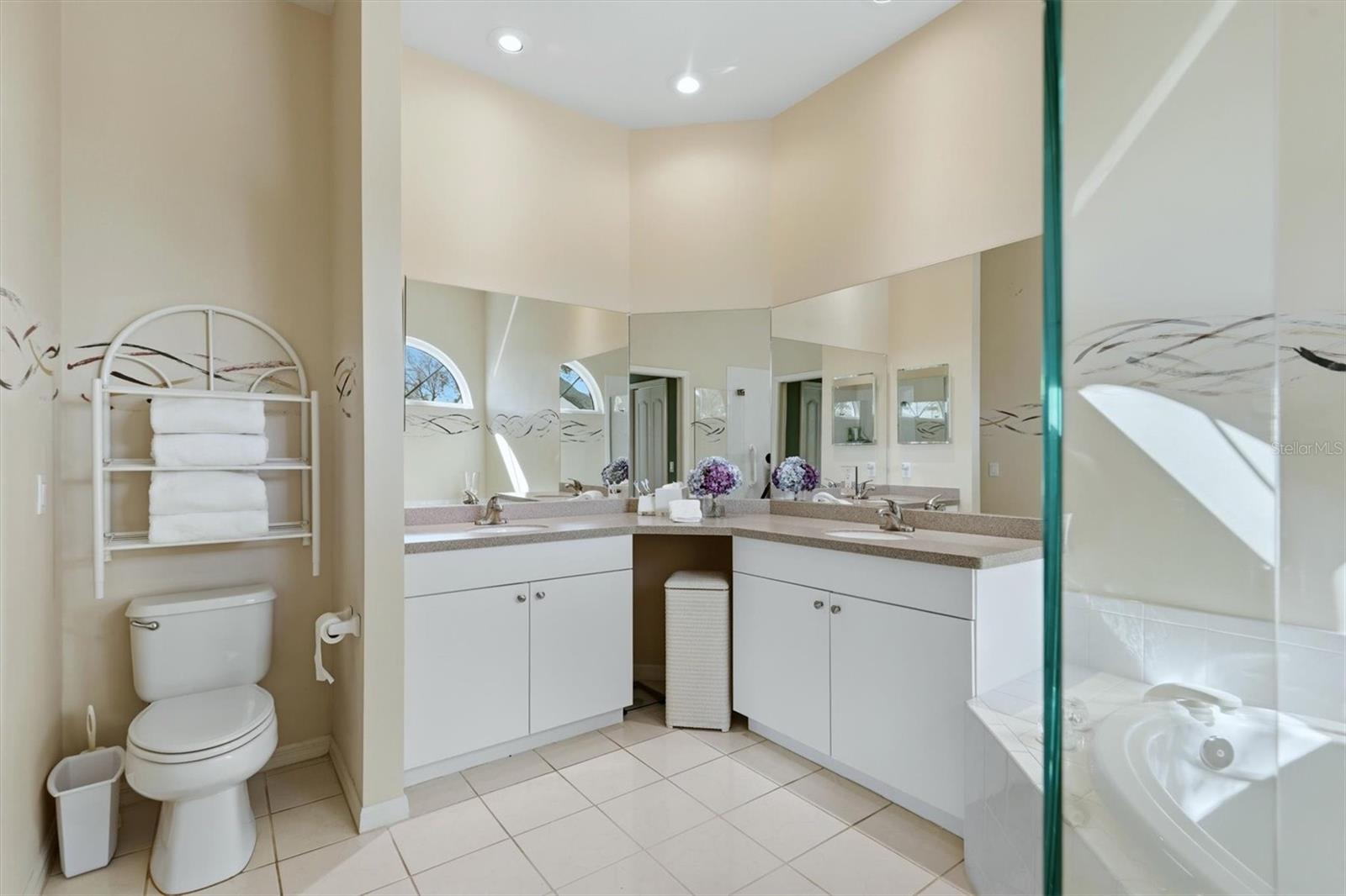 Image 23 of 72 For 8958 Olde Hickory Avenue