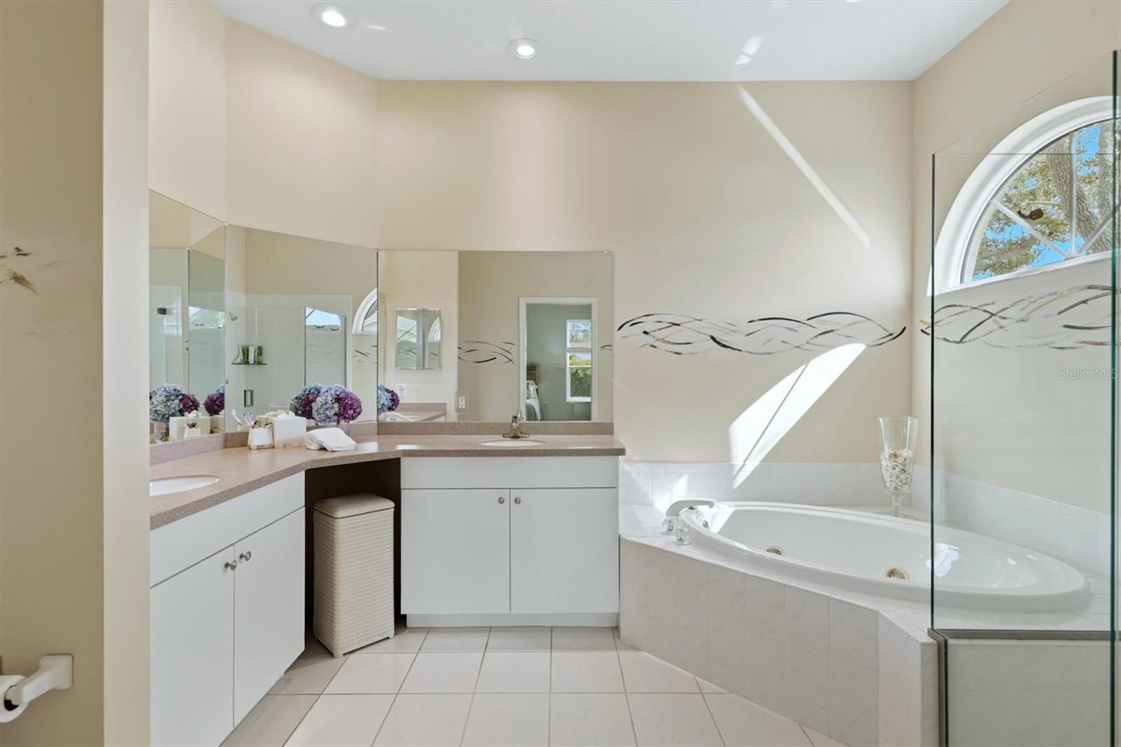 Image 25 of 72 For 8958 Olde Hickory Avenue