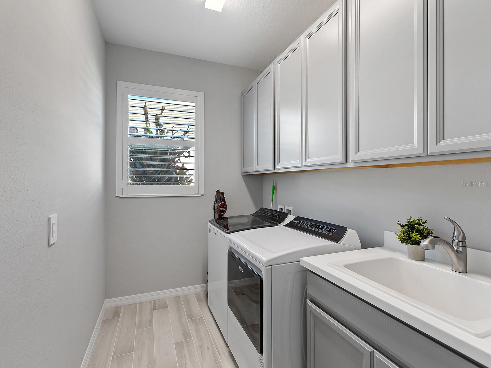 Image 29 of 61 For 913 Crosswind Avenue