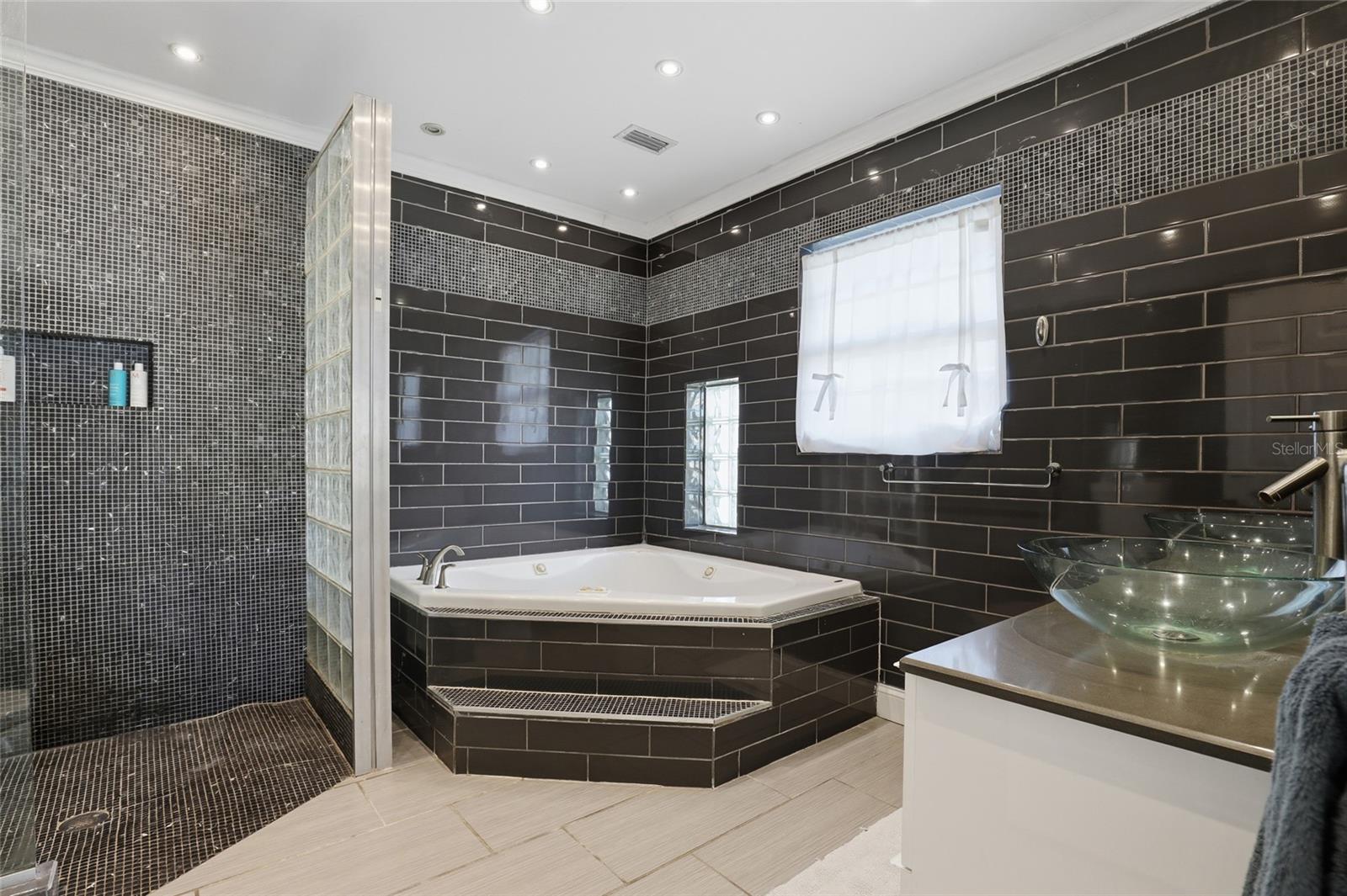 Image 27 of 44 For 3827 Sugar Lane